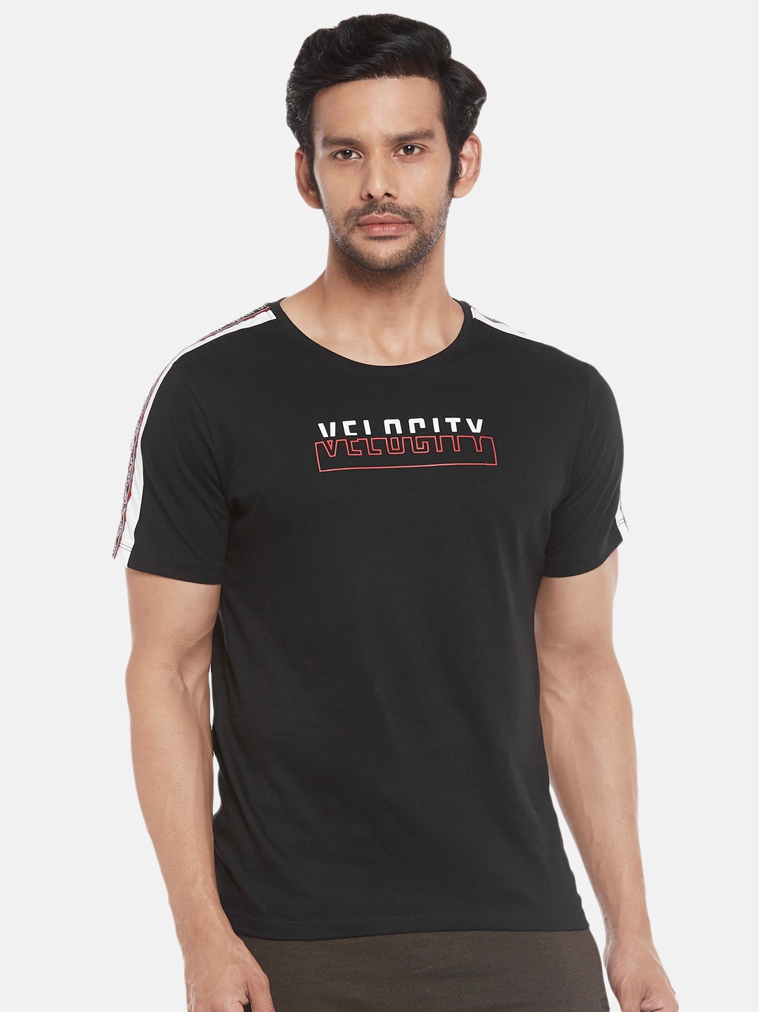 

Ajile by Pantaloons Men Black & White Typography Printed Slim Fit T-shirt