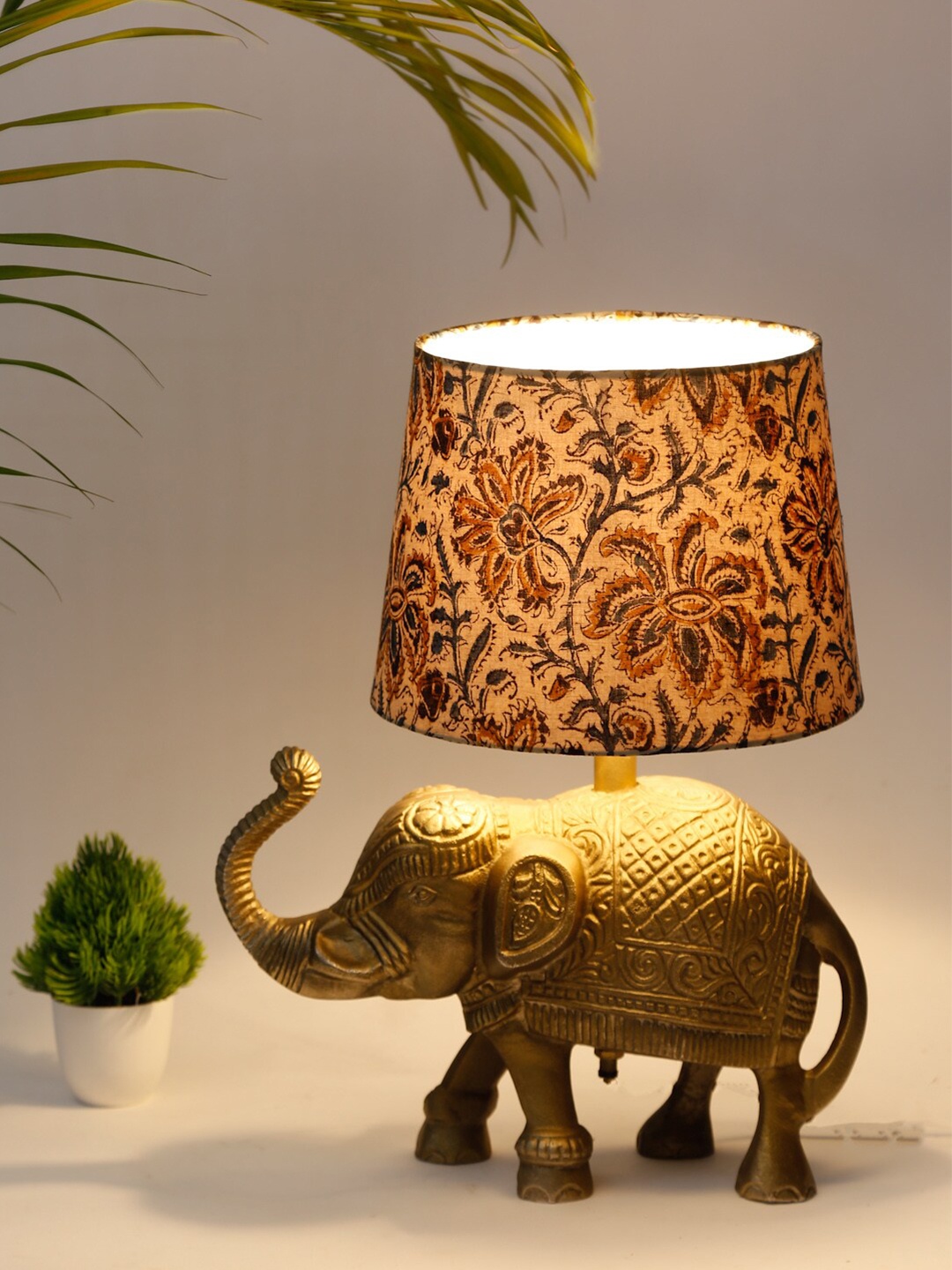 

Fabindia Copper-Toned & Beige Printed Contemporary Bedside Standard Table Lamp Shade