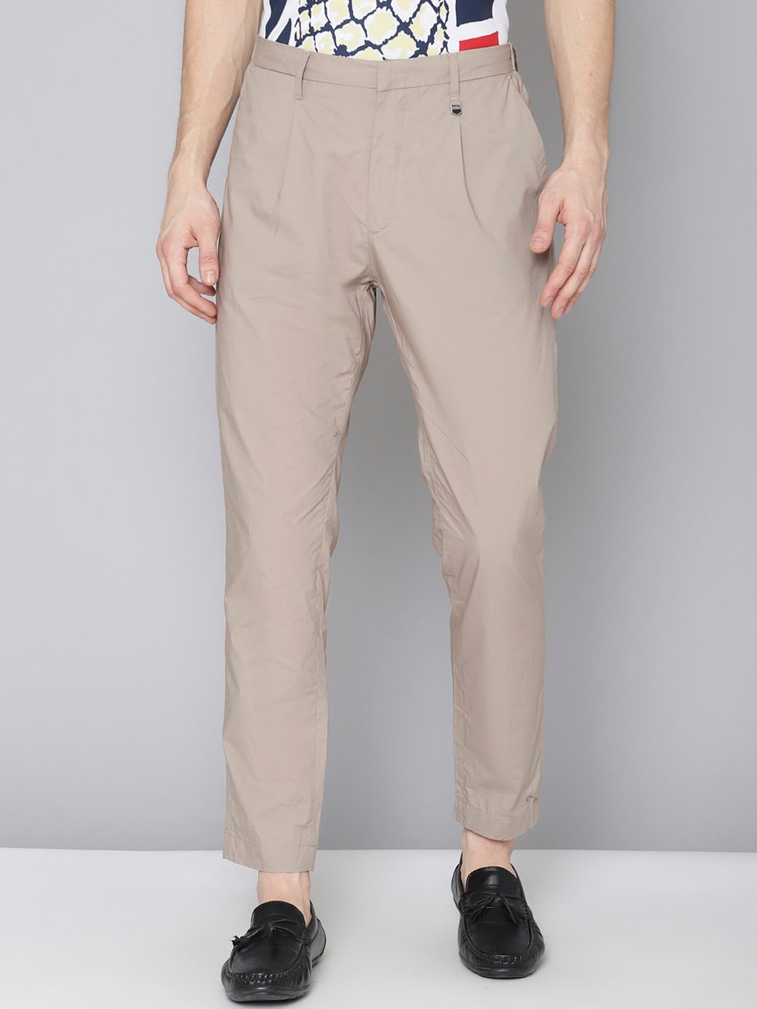 

Antony Morato Men Beige Tapered Fit Cotton Pleated Trousers