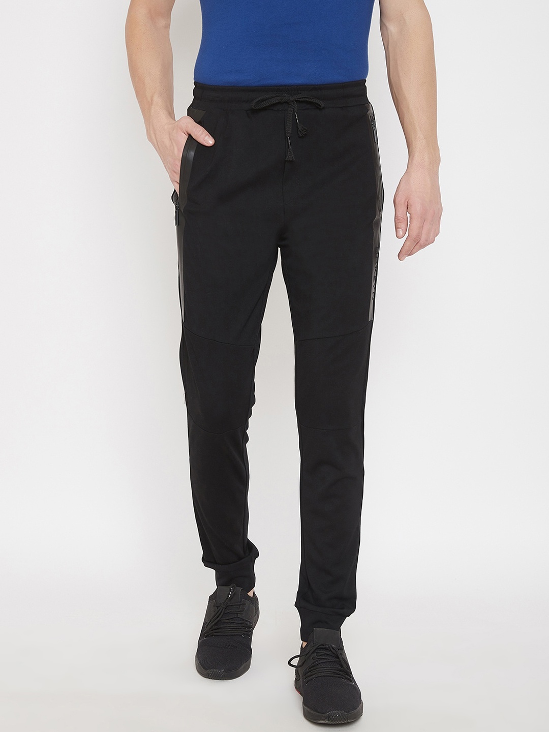 

QUBIC Men Black Solid Zipper Pockets With Side Print Joggers