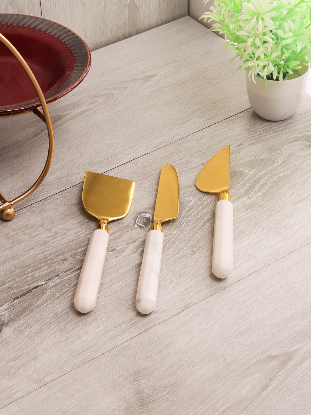 

NikkisPride Gold-Toned & White 3-Pieces Solid Cheese Set