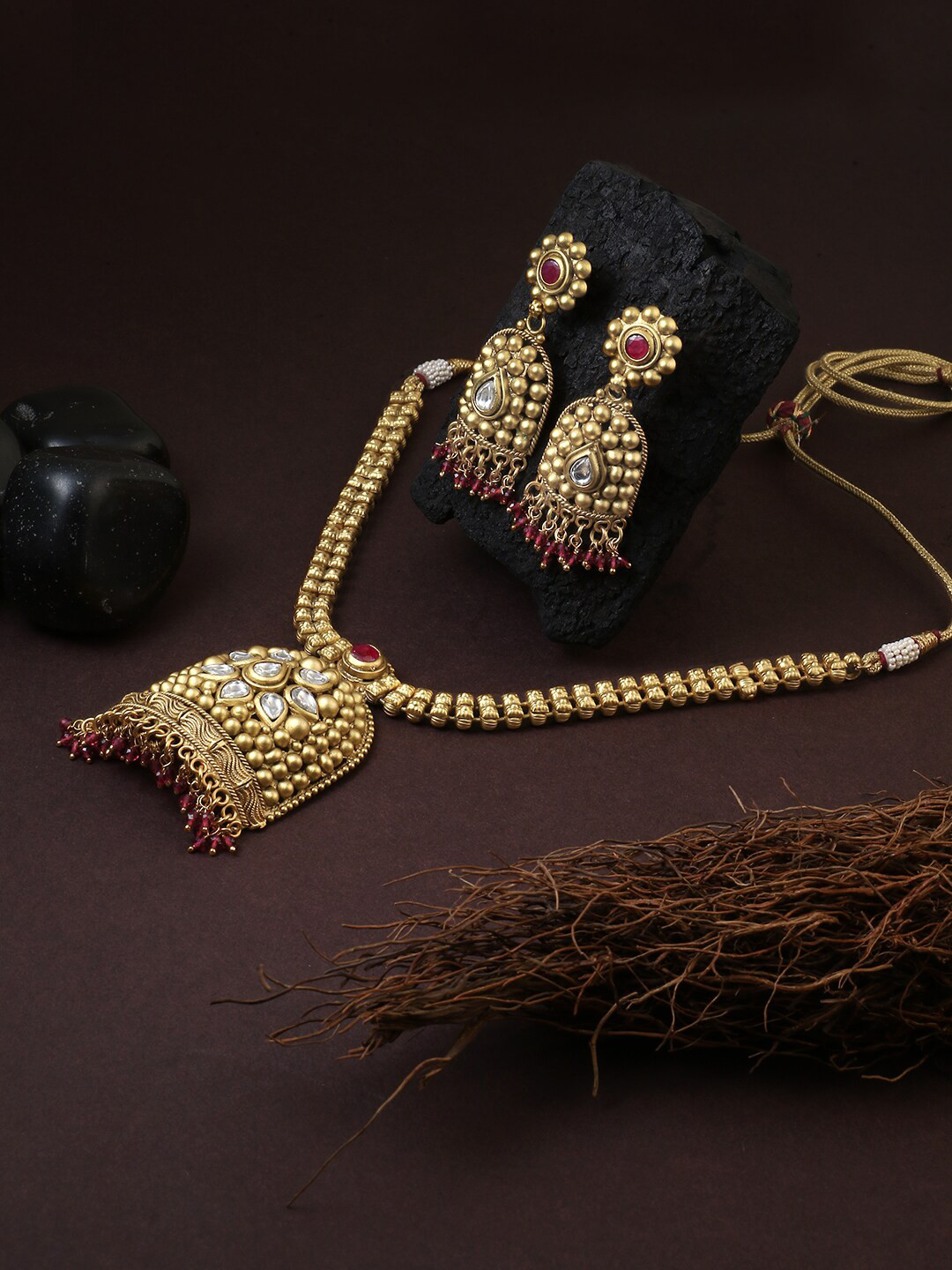 

Adwitiya Collection Gold-Plated Kundan-Studded & Beaded Handcrafted Jewellery Set