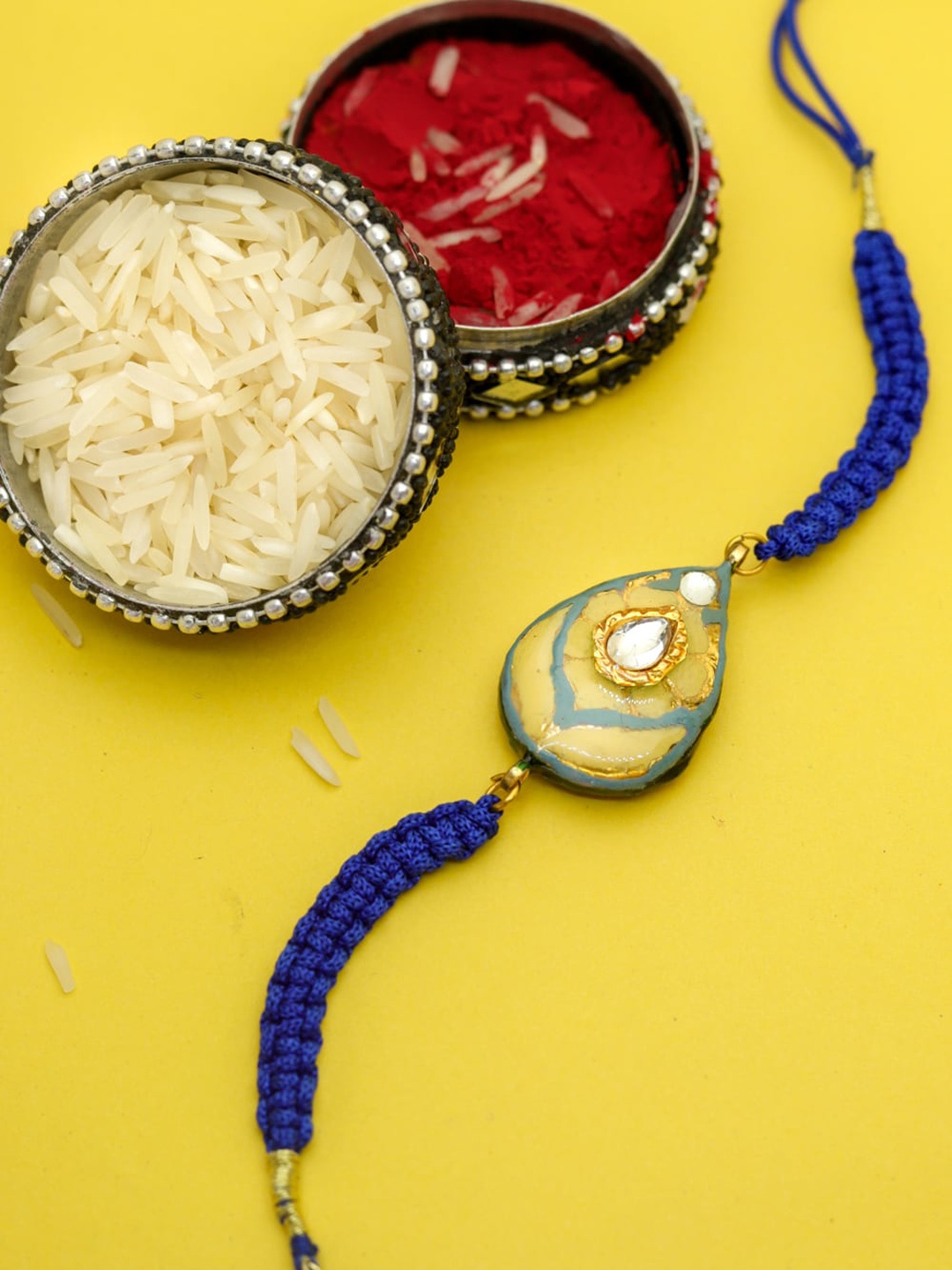 

Shoshaa Yellow & Navy Blue Kundan Reversible Single Bhai Rakhi