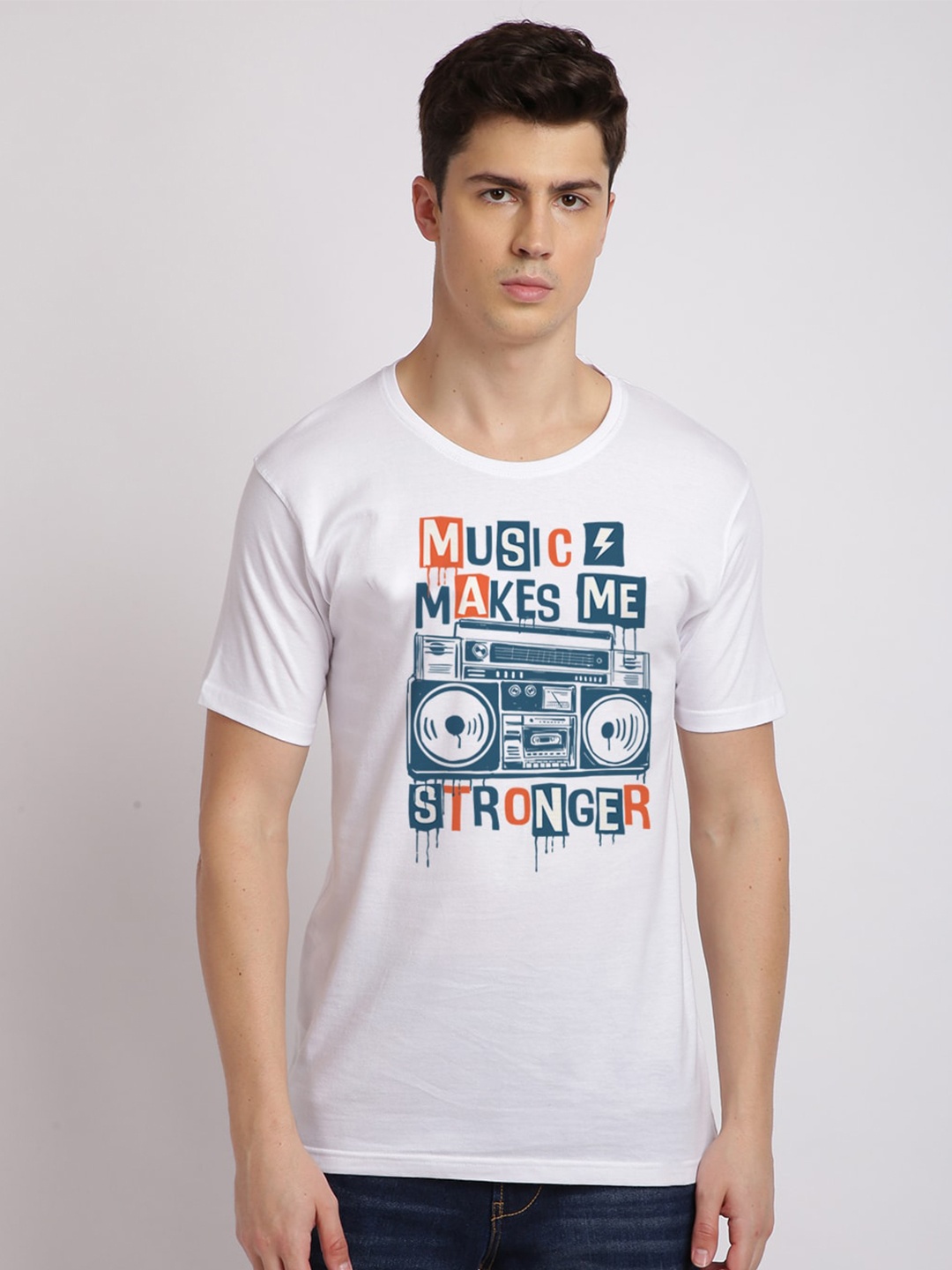 

MASH UNLIMITED Men White & Blue Typography Printed Slim Fit Cotton T-shirt