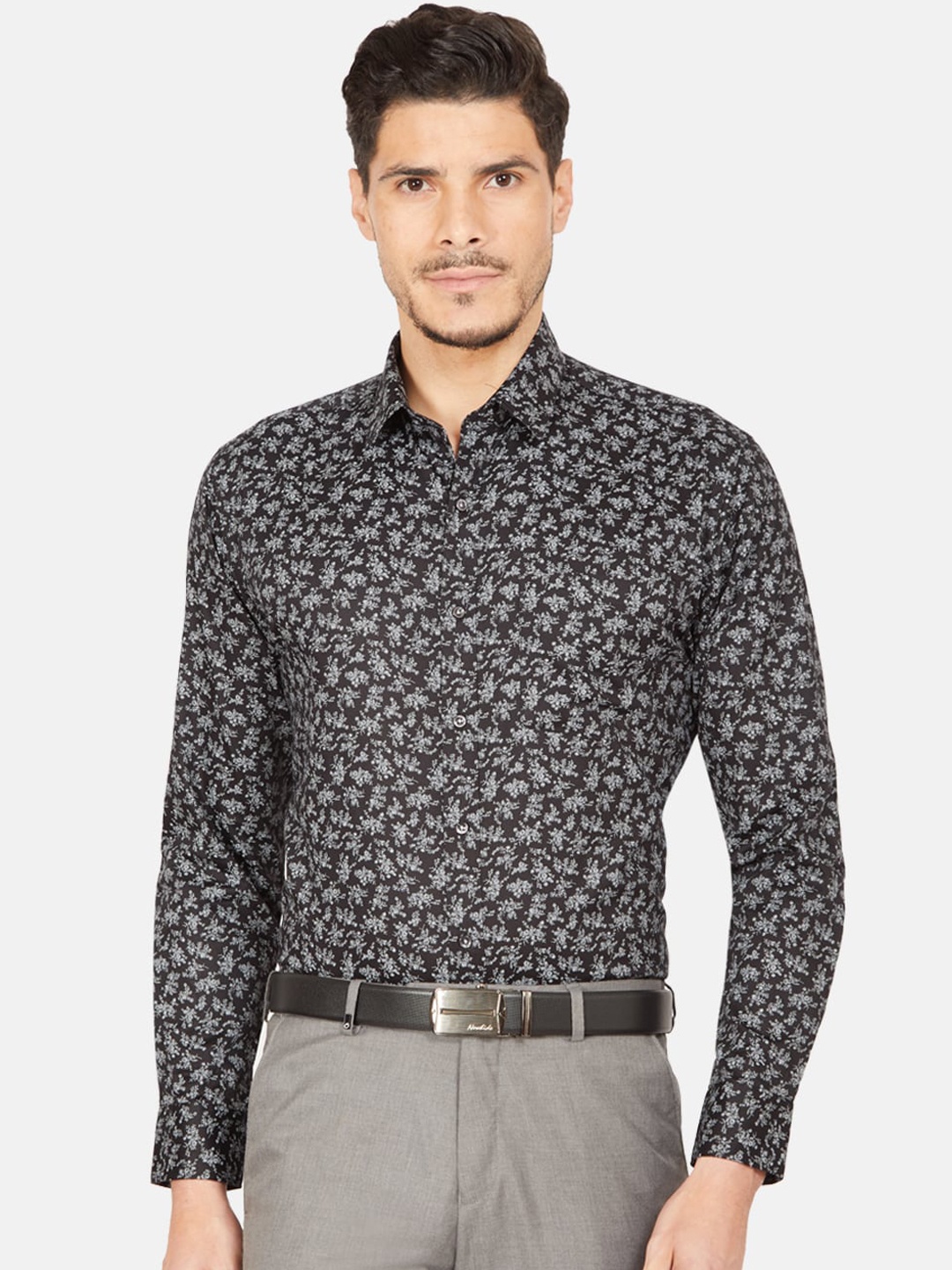 

Oxemberg Men Black Slim Fit Floral Printed Casual Shirt