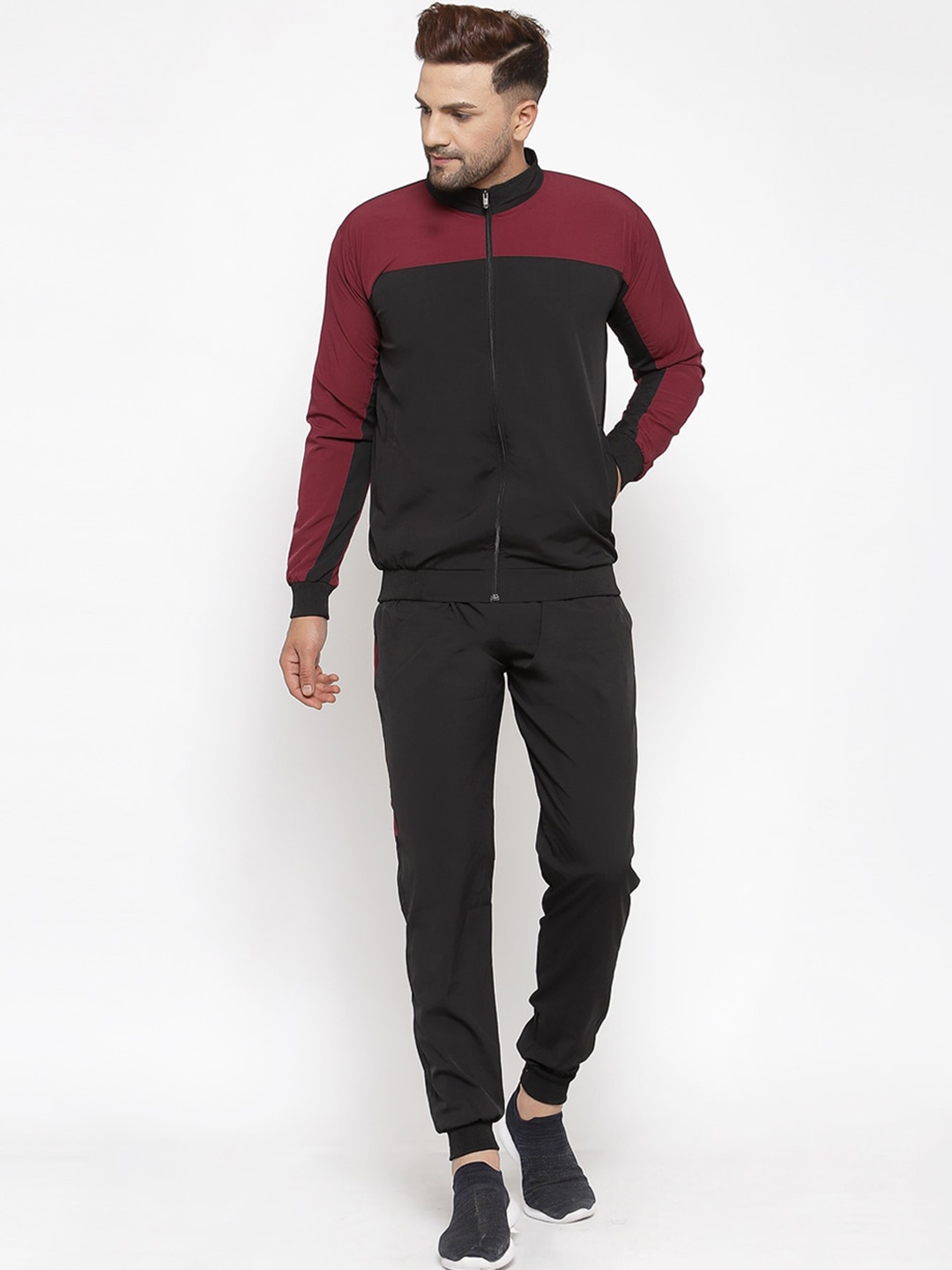 

KLOTTHE Men Black & Red Colourblocked Tracksuit