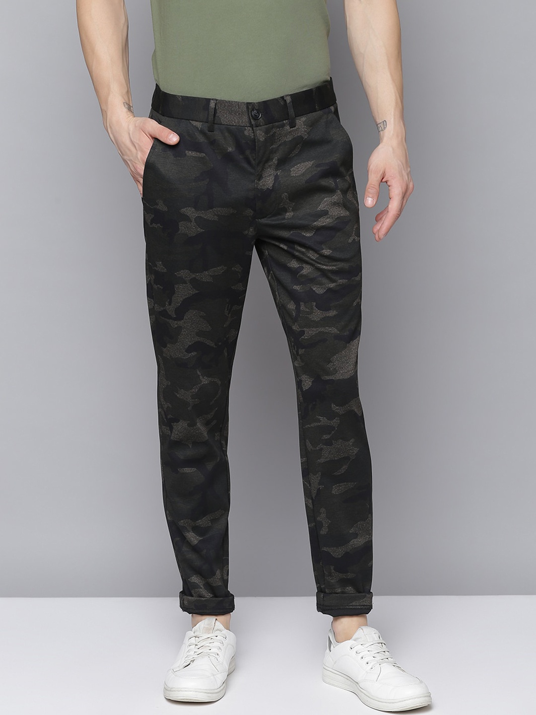 

LINDBERGH Men Green Camouflage Printed Slim Fit Trousers
