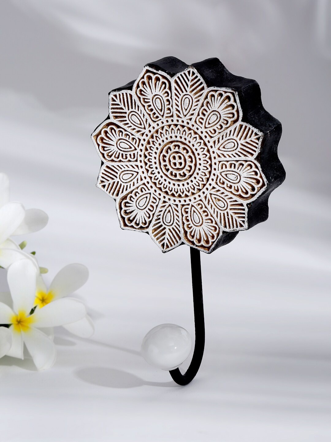 

Fabindia Off-White Peg Mango Wood Hand-Carved Hook