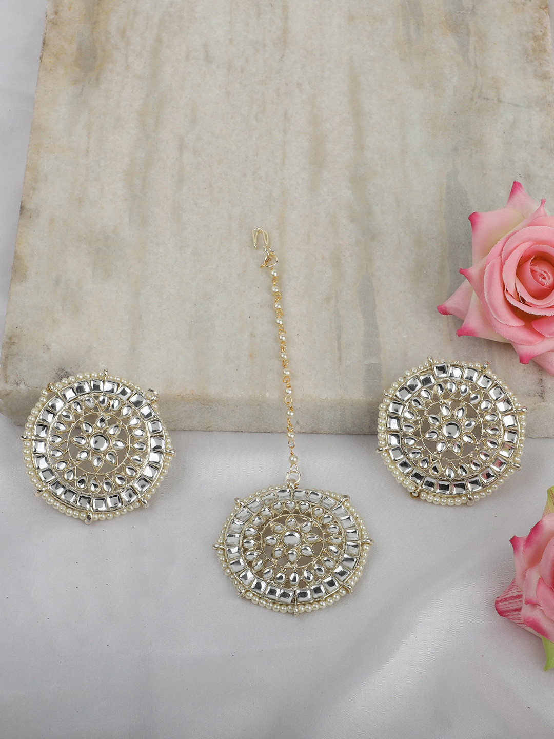 

ANIKAS CREATION White Kundan-Studded Traditional Bridal Jewellery Set