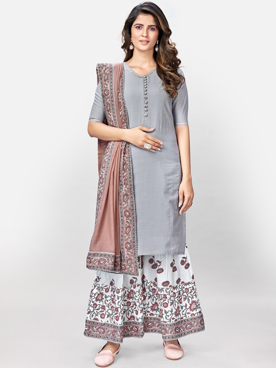 

Vbuyz Women Grey Layered Gotta Patti Kurta with Sharara & Dupatta