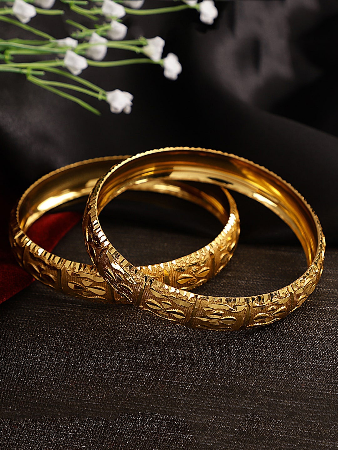 

Shining Diva Set Of 2 Gold-Plated Bangles