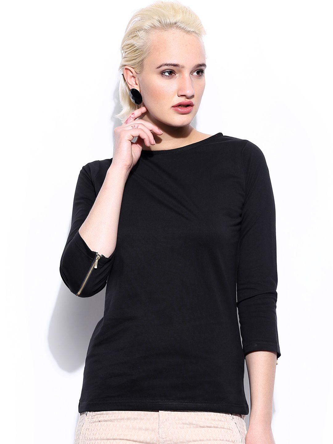 

Miss Chase Black Top