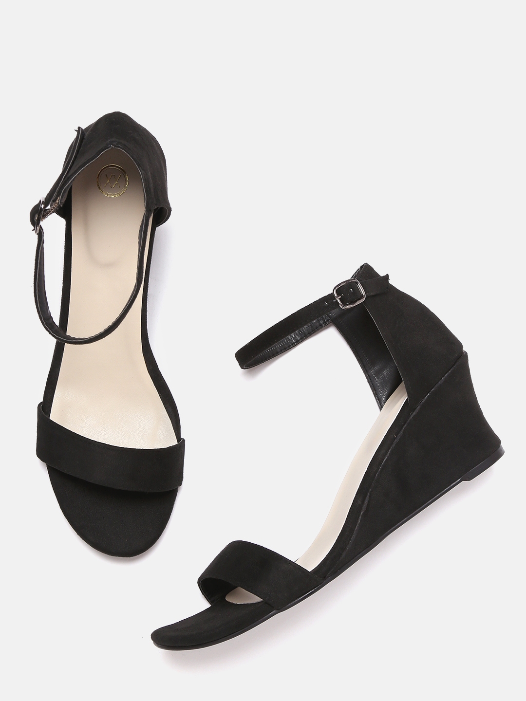 black pumps myntra