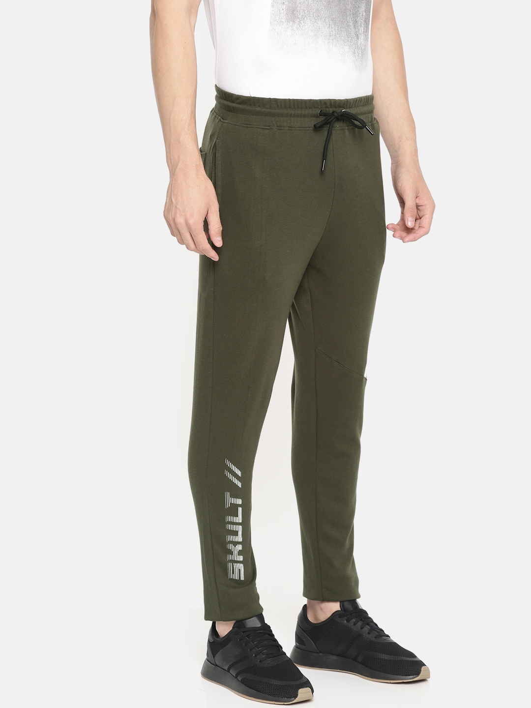 skult by shahid kapoor track pants