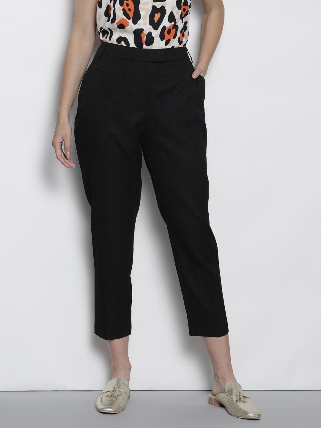 Buy DOROTHY PERKINS Women Black Regular Fit Textured Cropped Trousers - Trousers for Women 