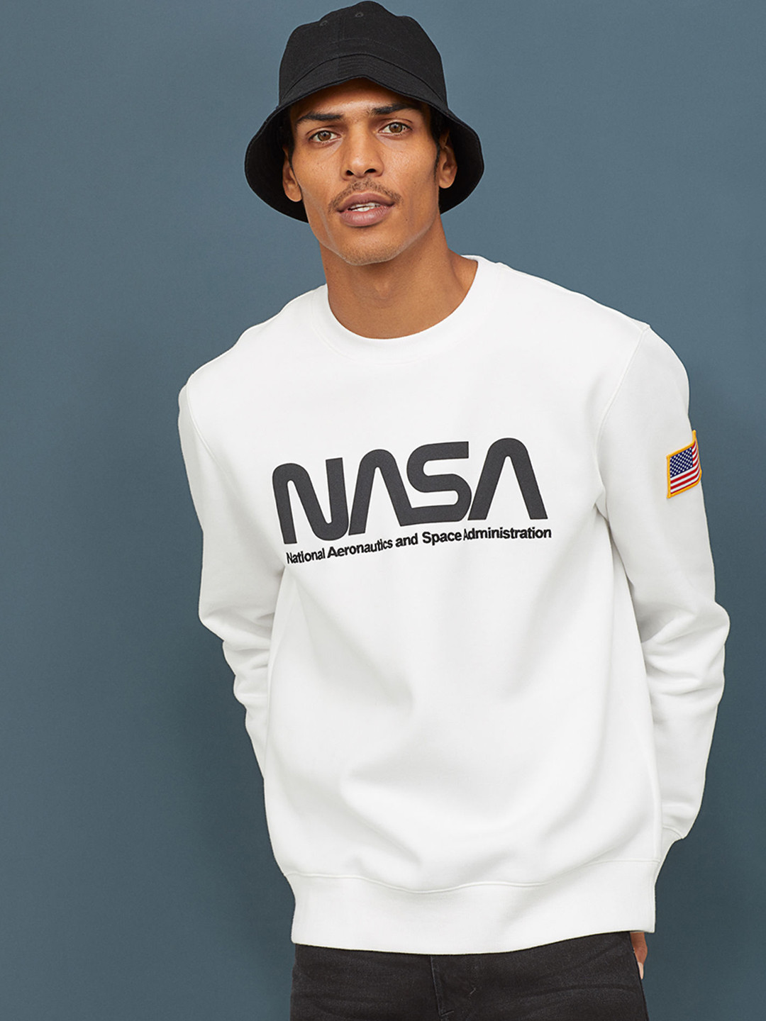Buy H&M Men White Printed Sweatshirt With A Motif Sweatshirts for Men