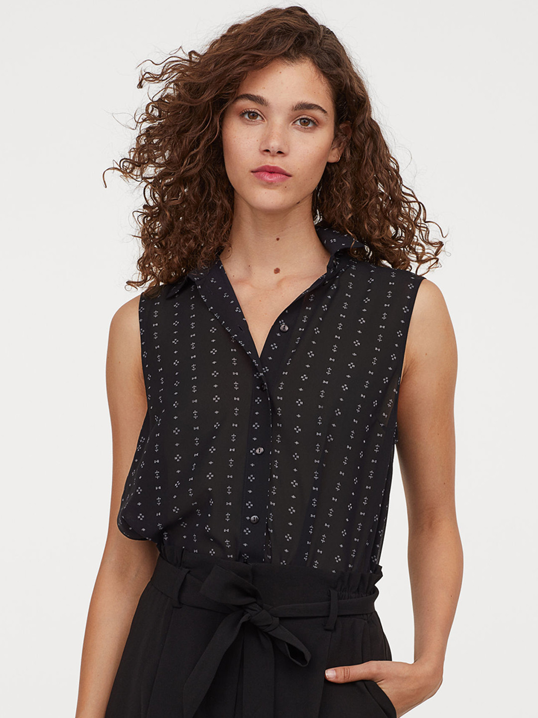 Buy H&M Women Blue Printed Sleeveless Blouse Tops for Women 10477578