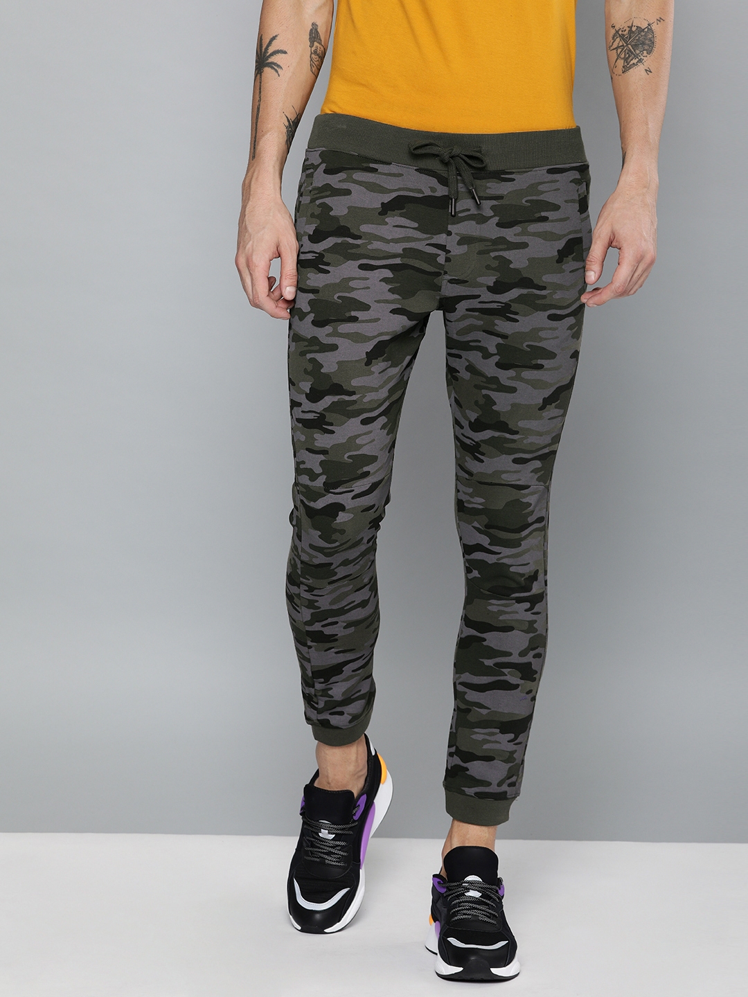 joggers for trekking