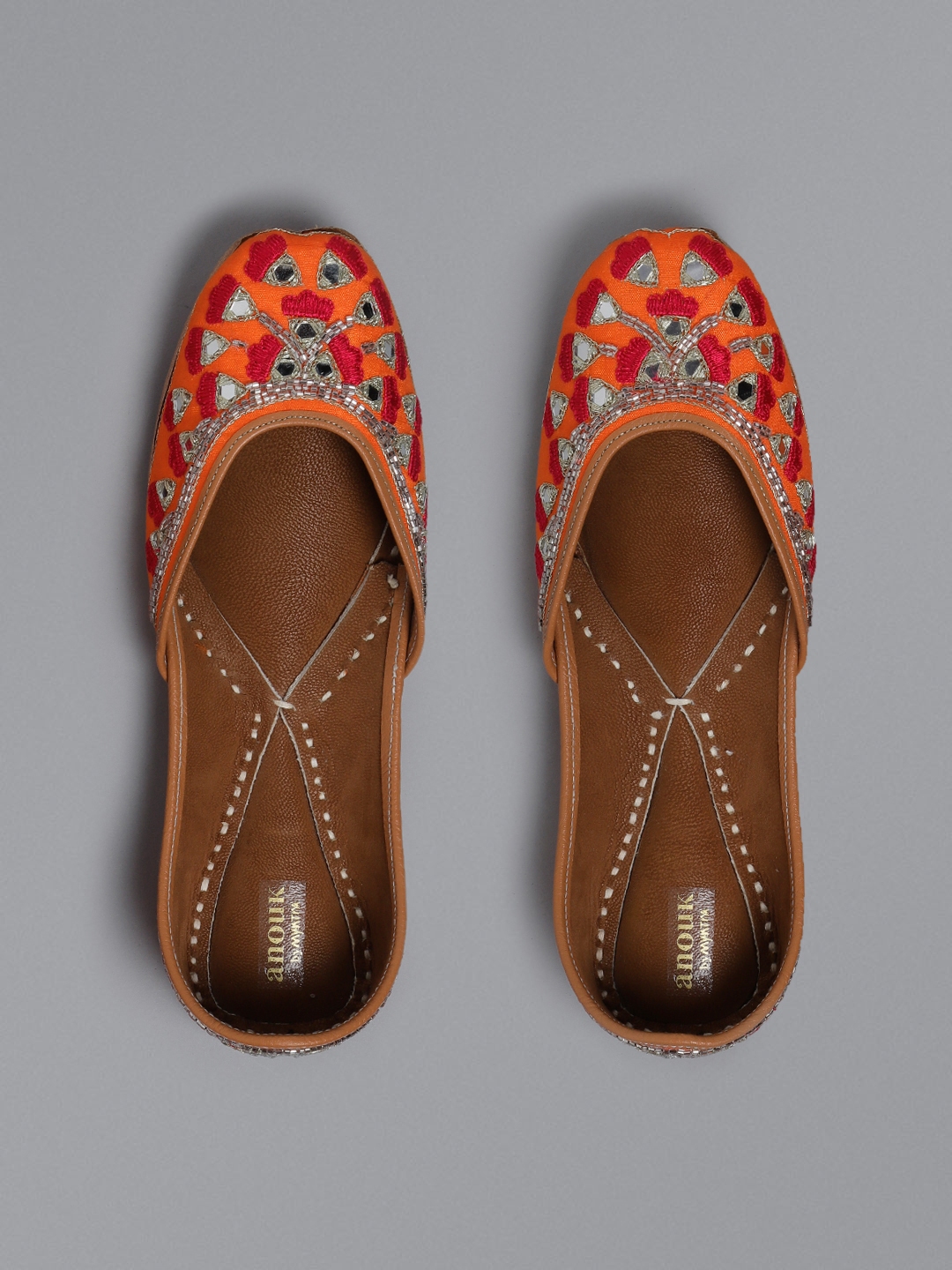 mojaris myntra