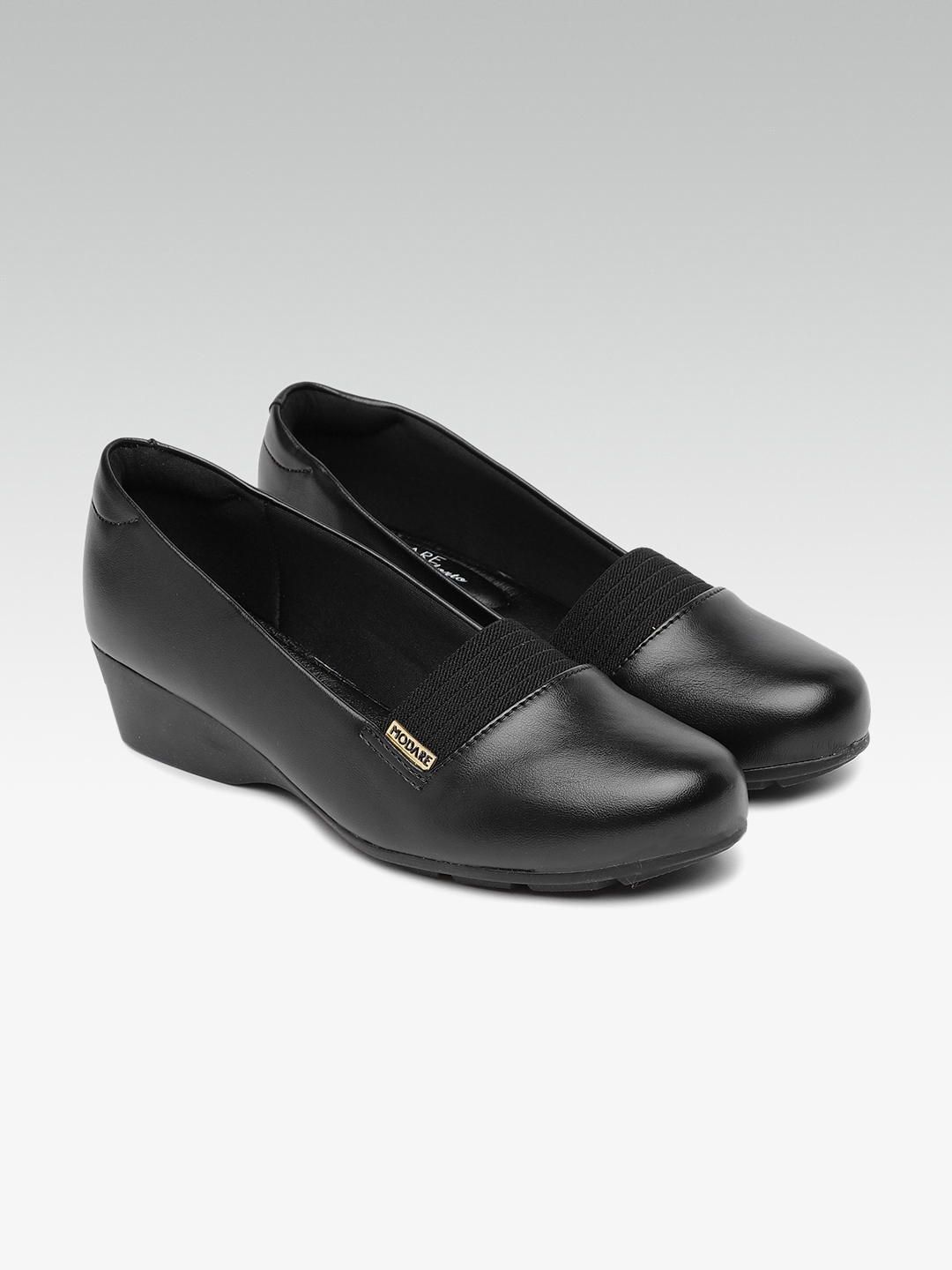 black pumps myntra