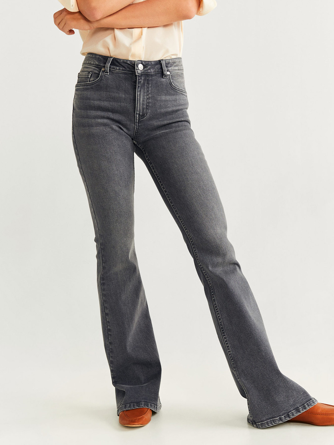 Buy MANGO Women Grey Flare Bootcut Mid Rise Clean Look Stretchable Jeans Jeans for Women