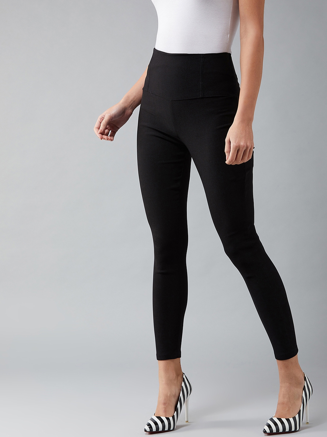 Buy DOLCE CRUDO Women Black Solid Slim Fit Crop High Rise Treggings ...