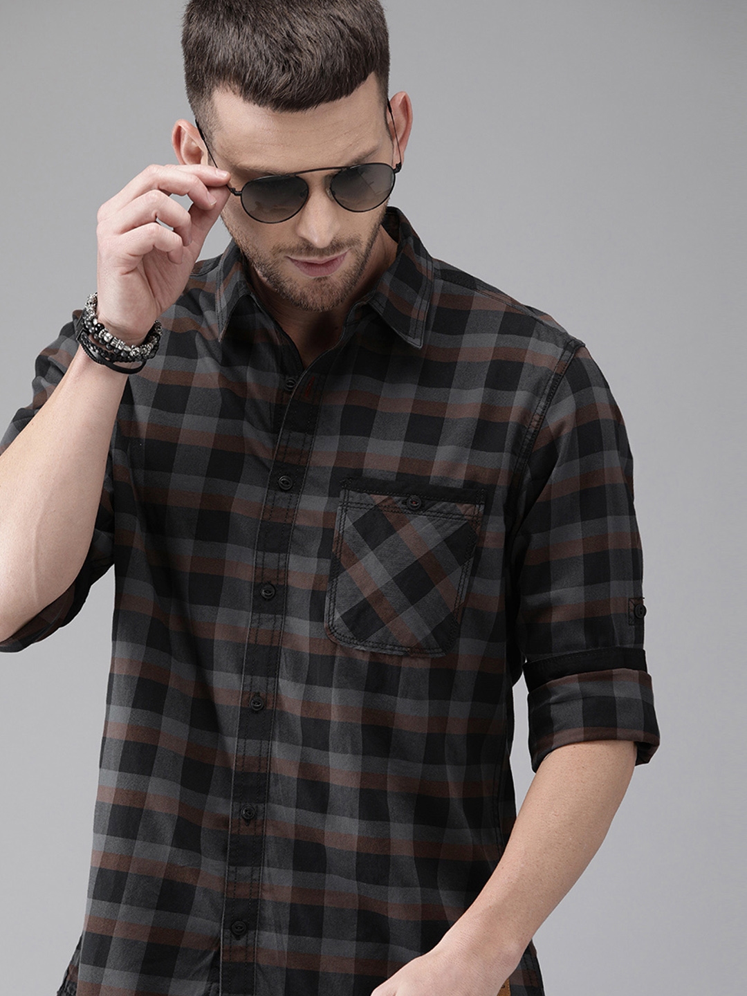 Buy The Roadster Lifestyle Co Men Black Regular Fit Checked Casual Shirt Shirts For Men 