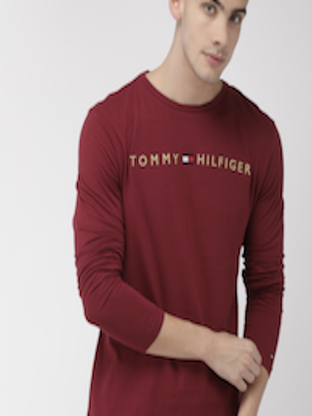 Buy Tommy Hilfiger Men Burgundy Solid Round Neck Pure Cotton T Shirt ...