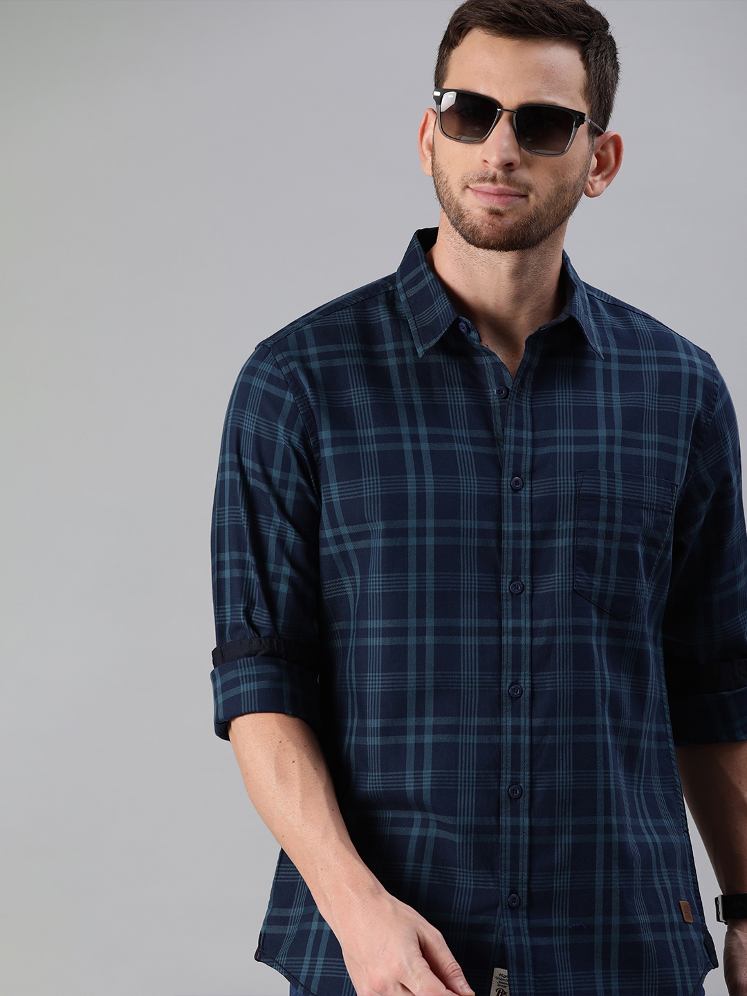 Buy Roadster Men Navy Blue Checked Pure Cotton Sustainable Casual Shirt ...
