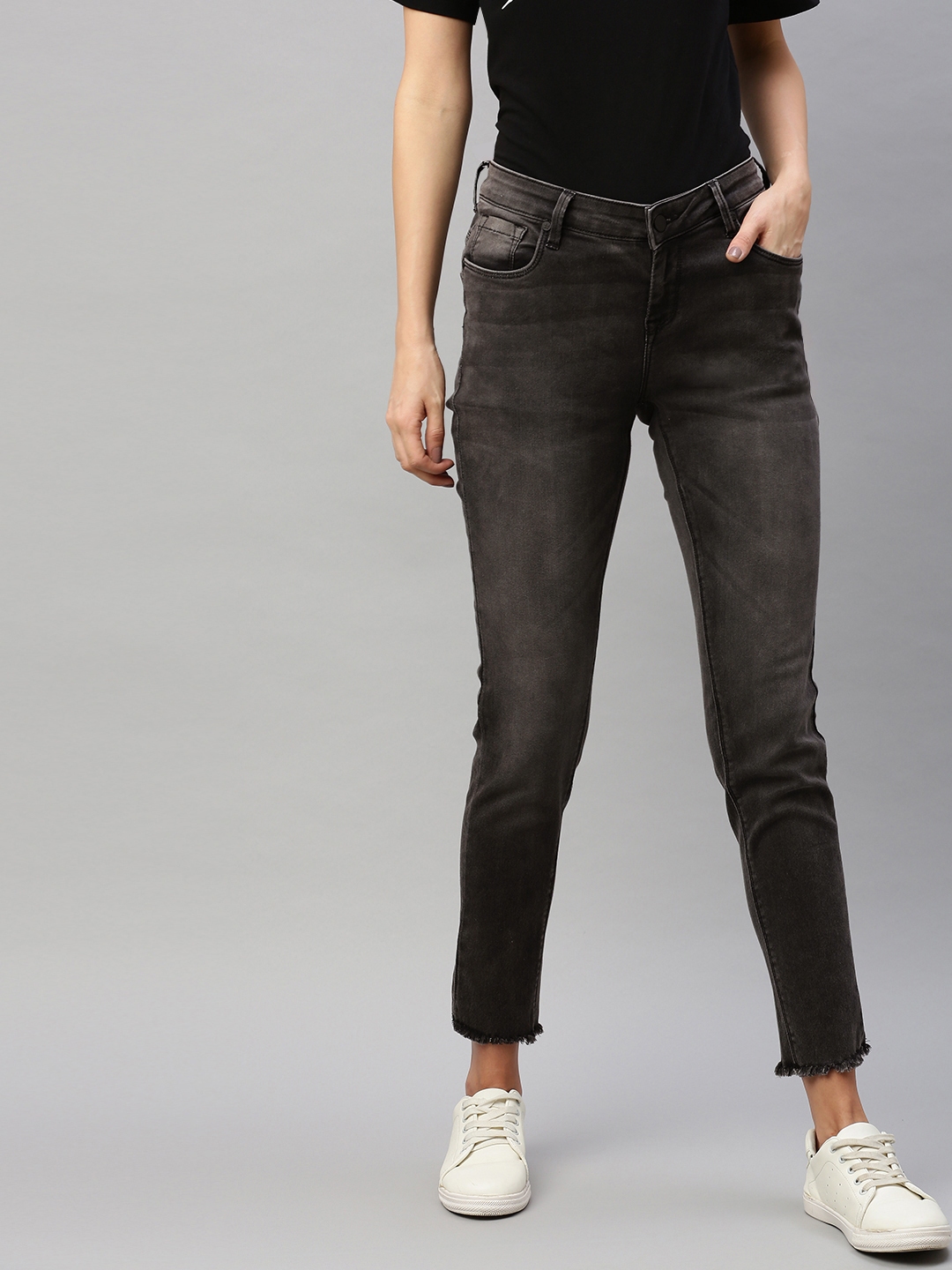 black jeans myntra