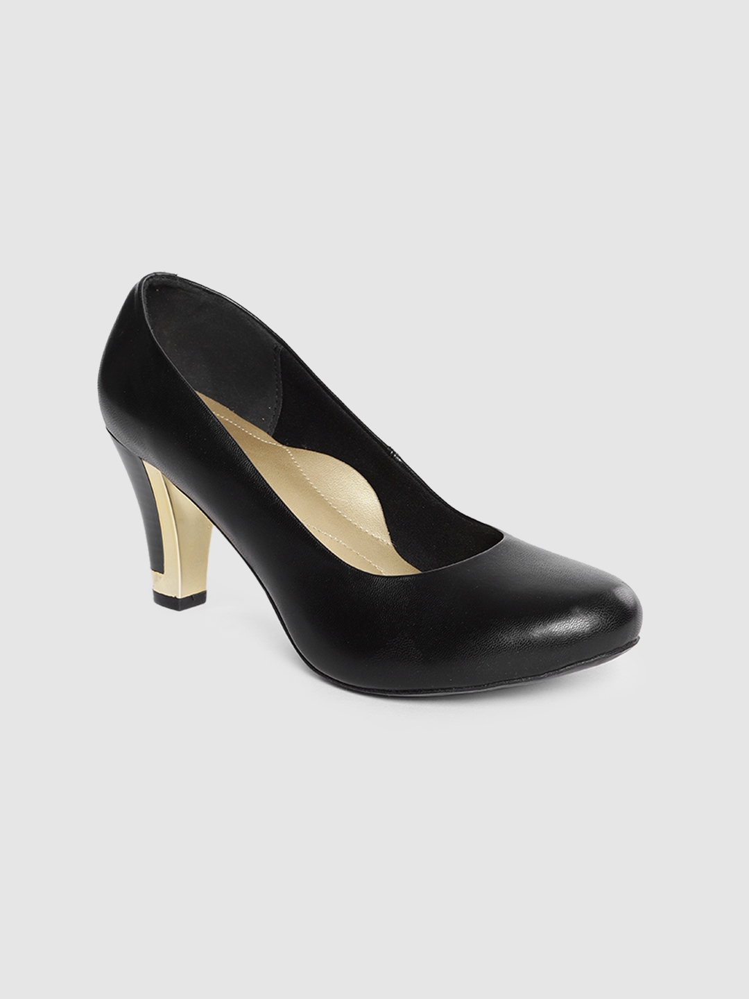 black pumps myntra