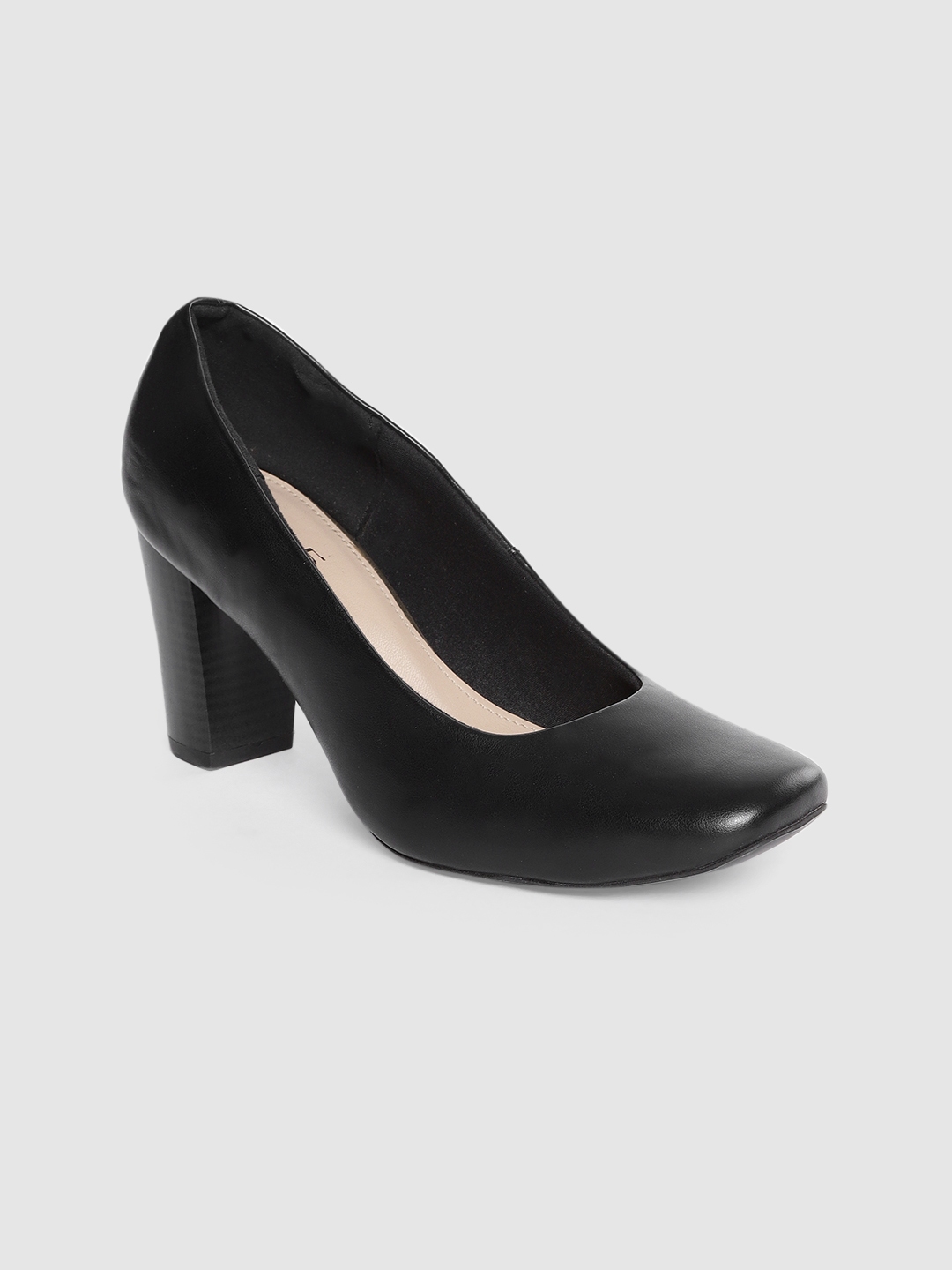 black pumps myntra