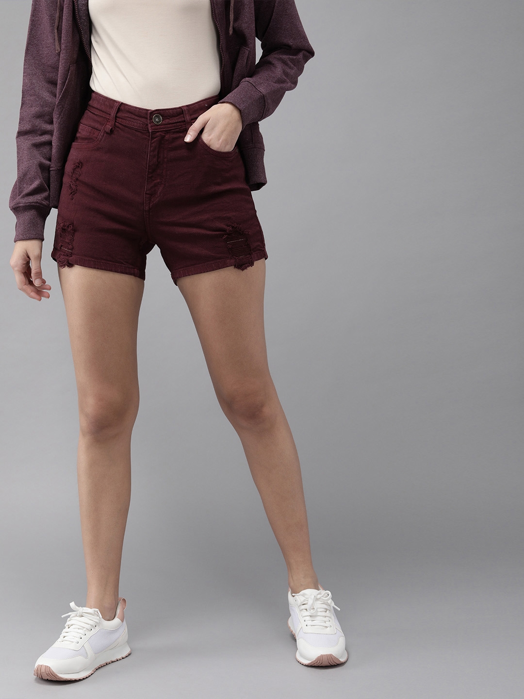 maroon shorts outfit women's