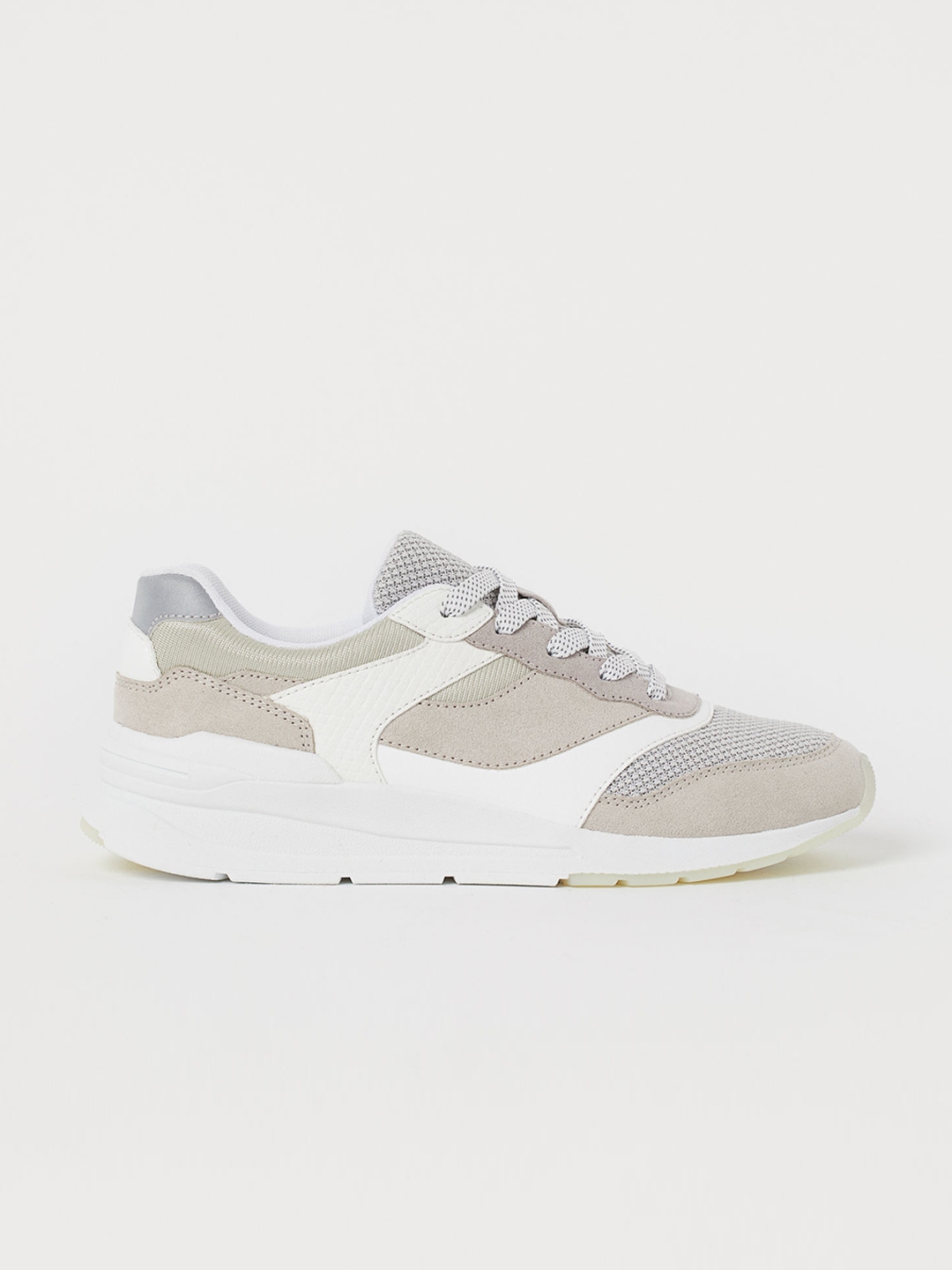 d width trainers