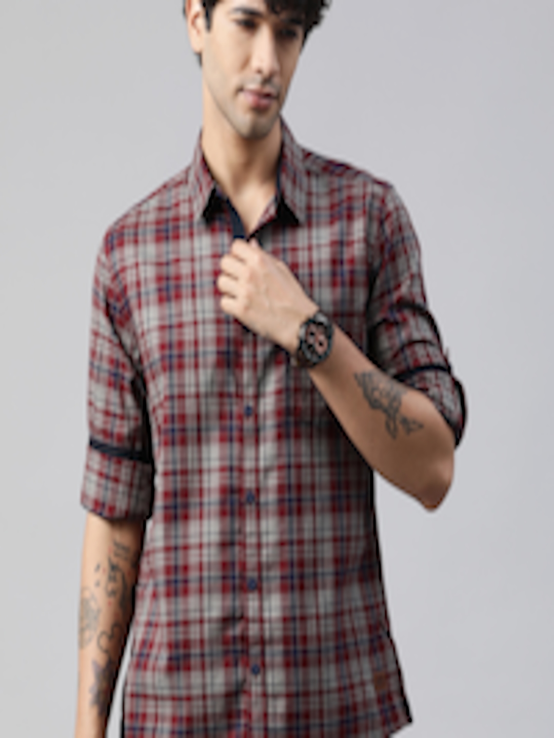 Buy Roadster Men Red & Navy Blue Regular Fit Checked Sustainable Casual ...