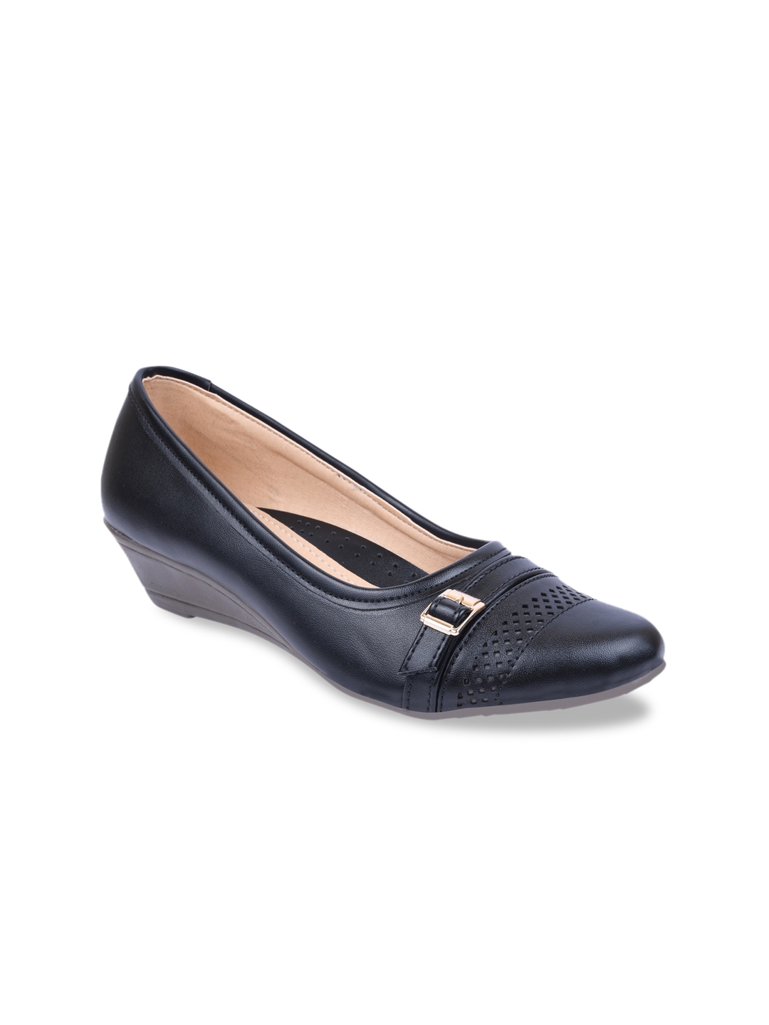 black pumps myntra