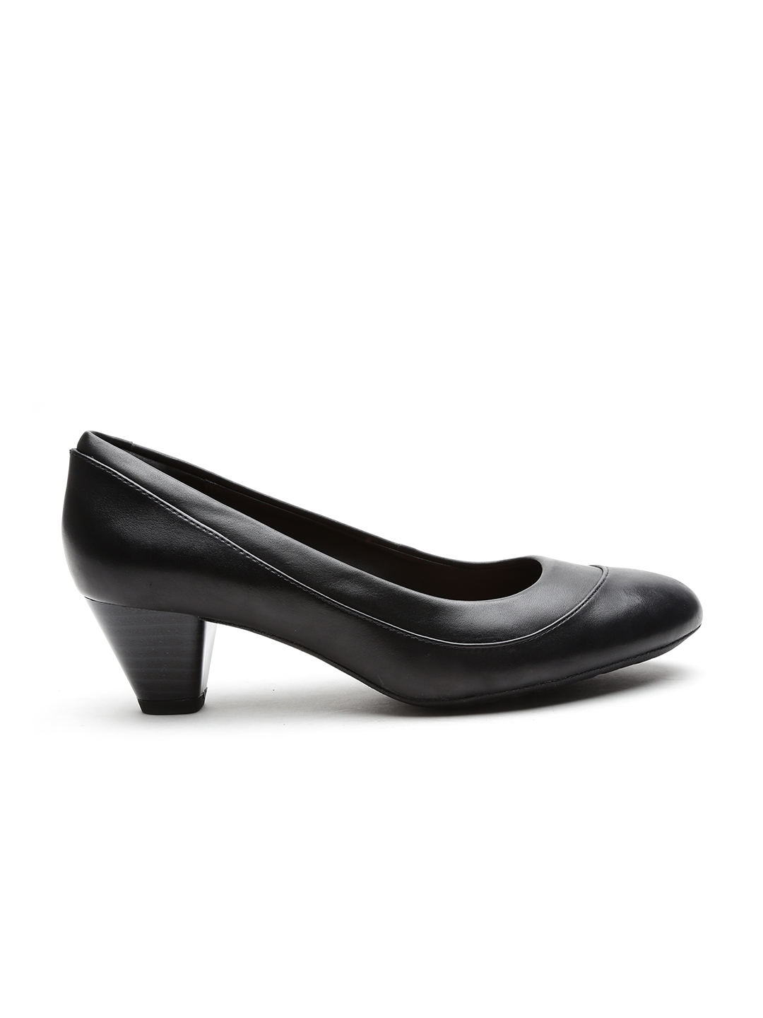 black pumps myntra
