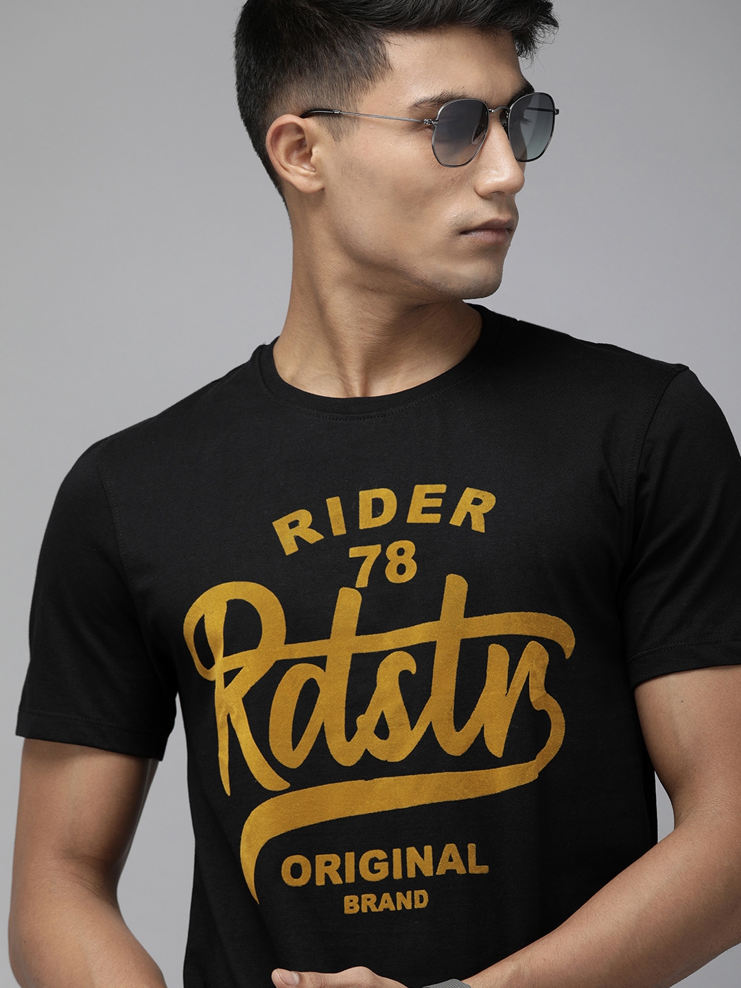 Buy Roadster Men Black Printed Round Neck Pure Cotton T Shirt Tshirts For Men 12117352 Myntra 