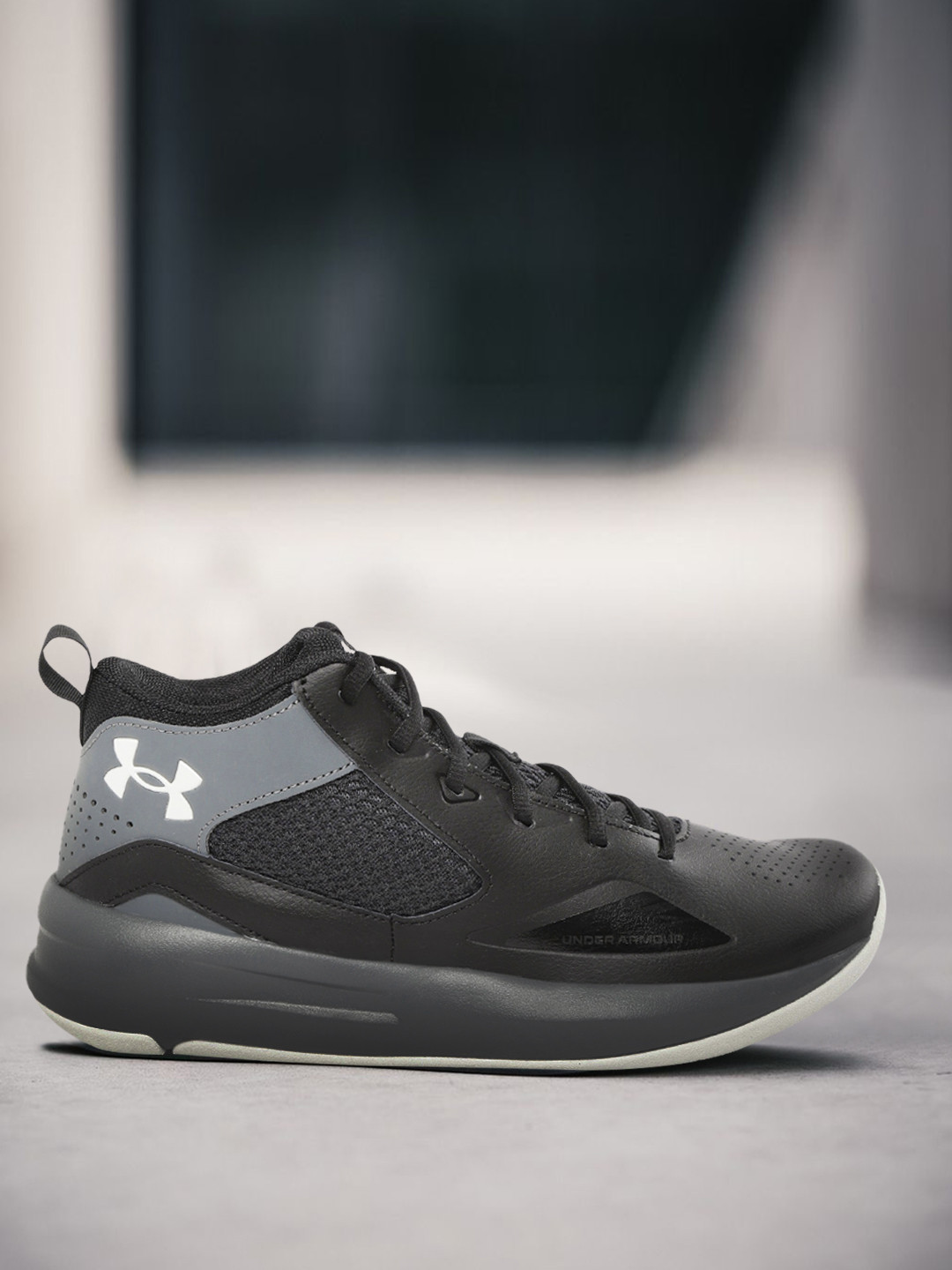 Buy UNDER ARMOUR Men Black Lockdown 5 Perforated Basketball Shoes
