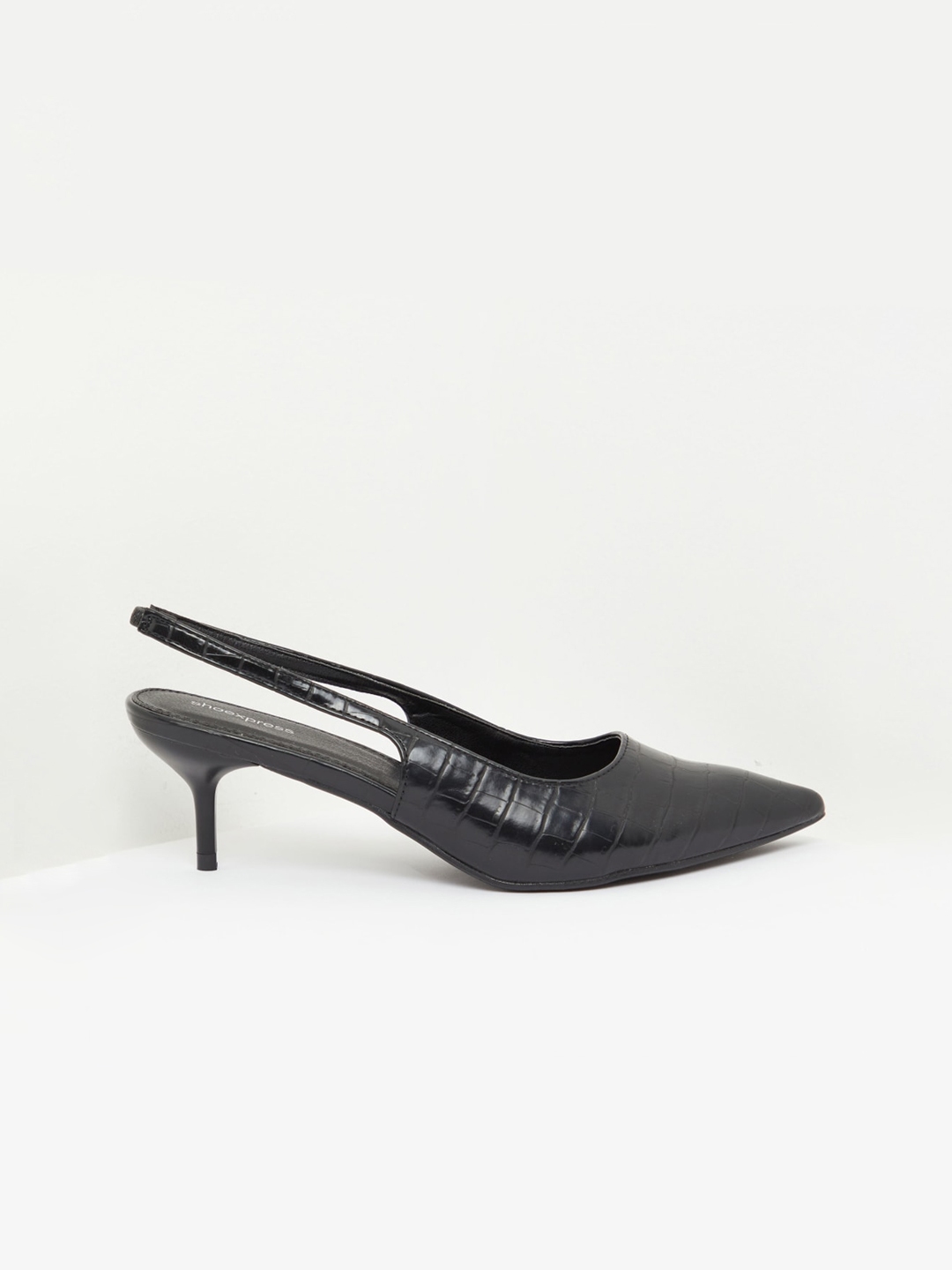 black pumps myntra