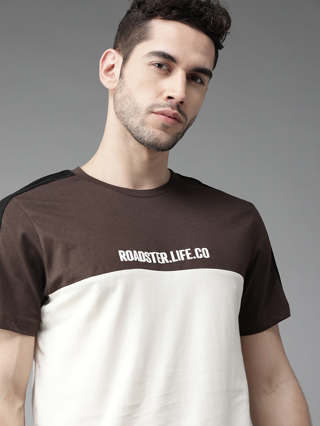 Buy Roadster Men Coffee Brown & Off White Pure Cotton Colourblocked ...