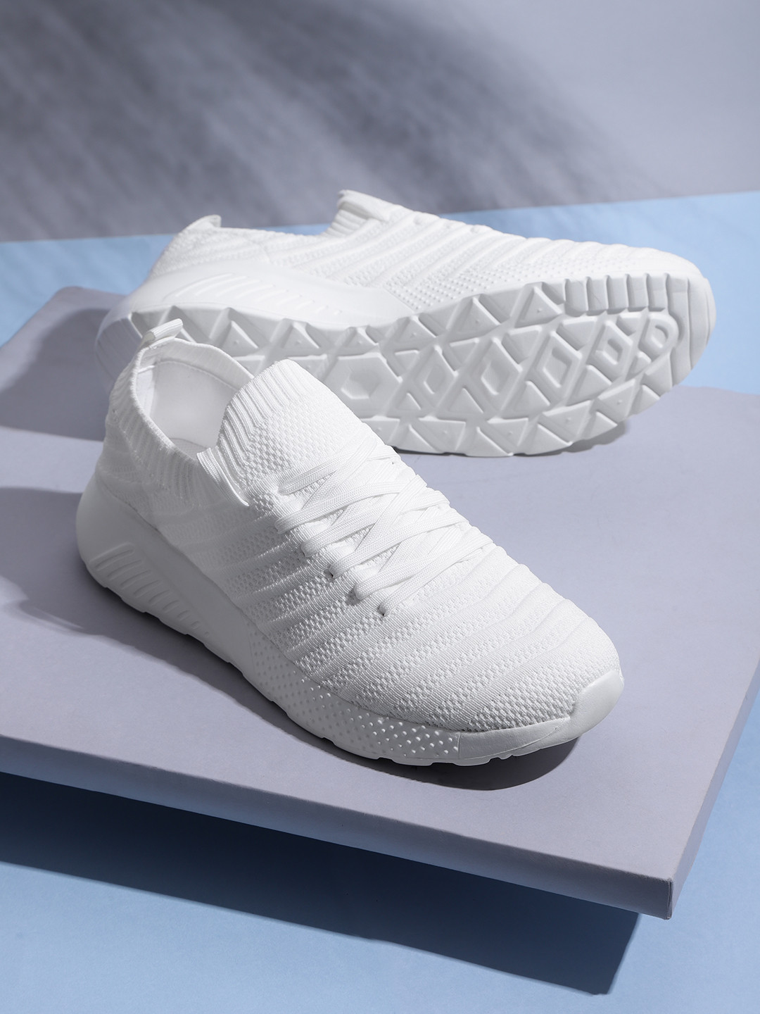 roadster men white solid sneakers
