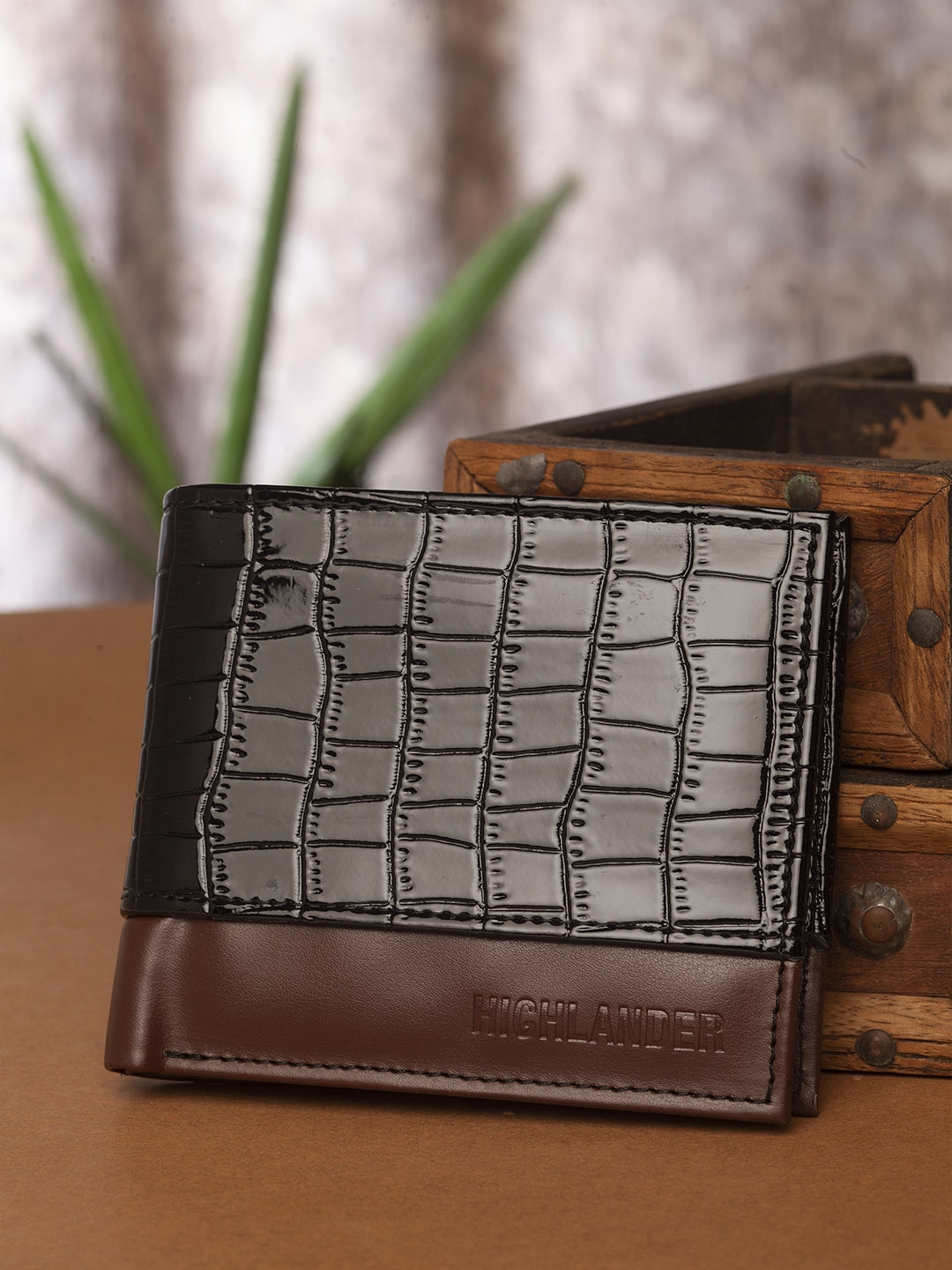 Buy HIGHLANDER Men Black & Brown Croc Textured Two Fold Wallet