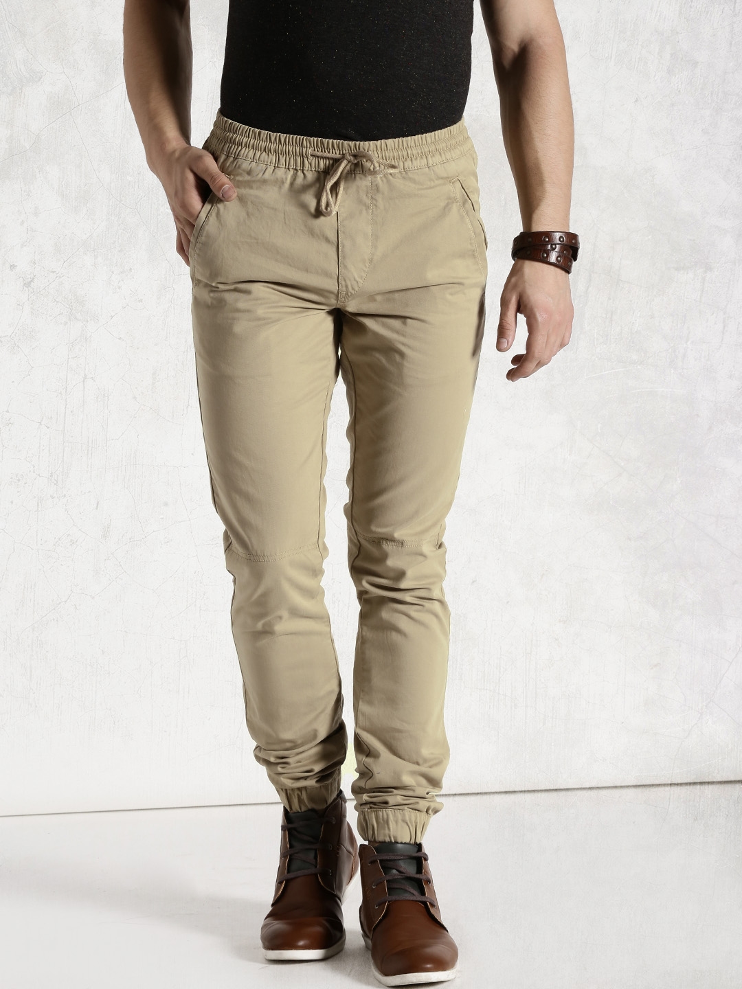 jogger pants myntra