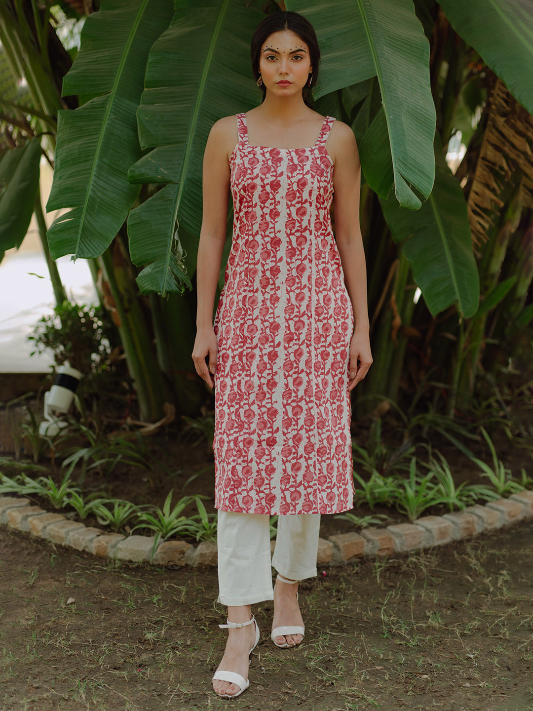 Women's Magenta Solid Straight Kurta