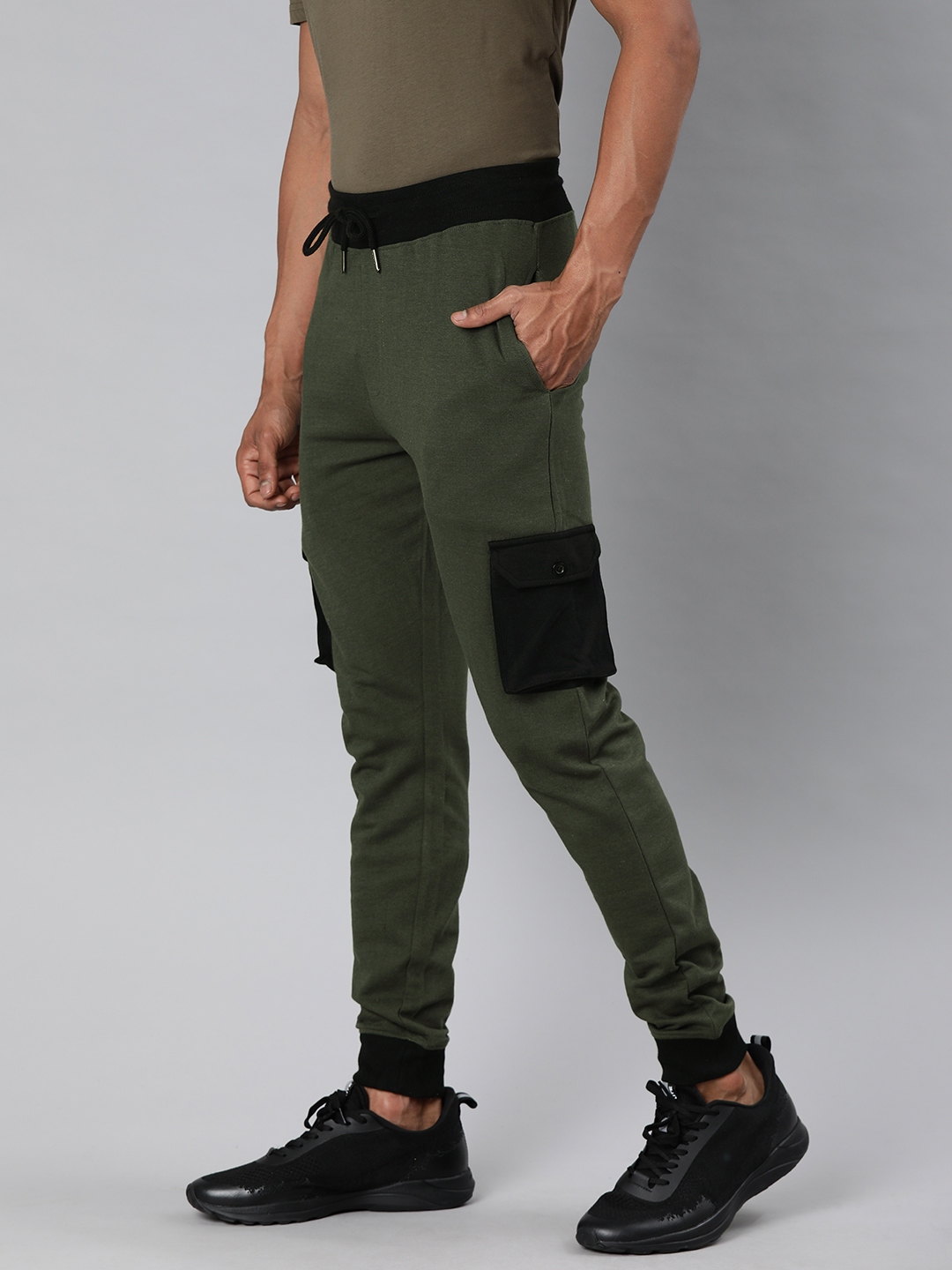 olive green joggers outfit mens