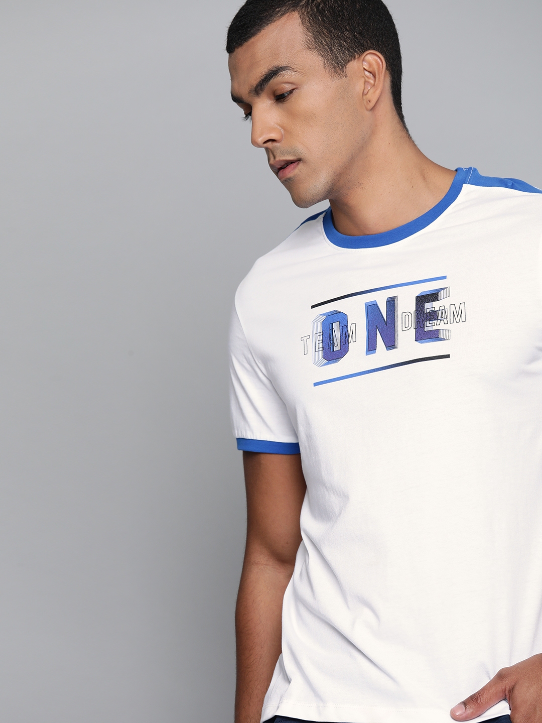 hrithik in tshirt