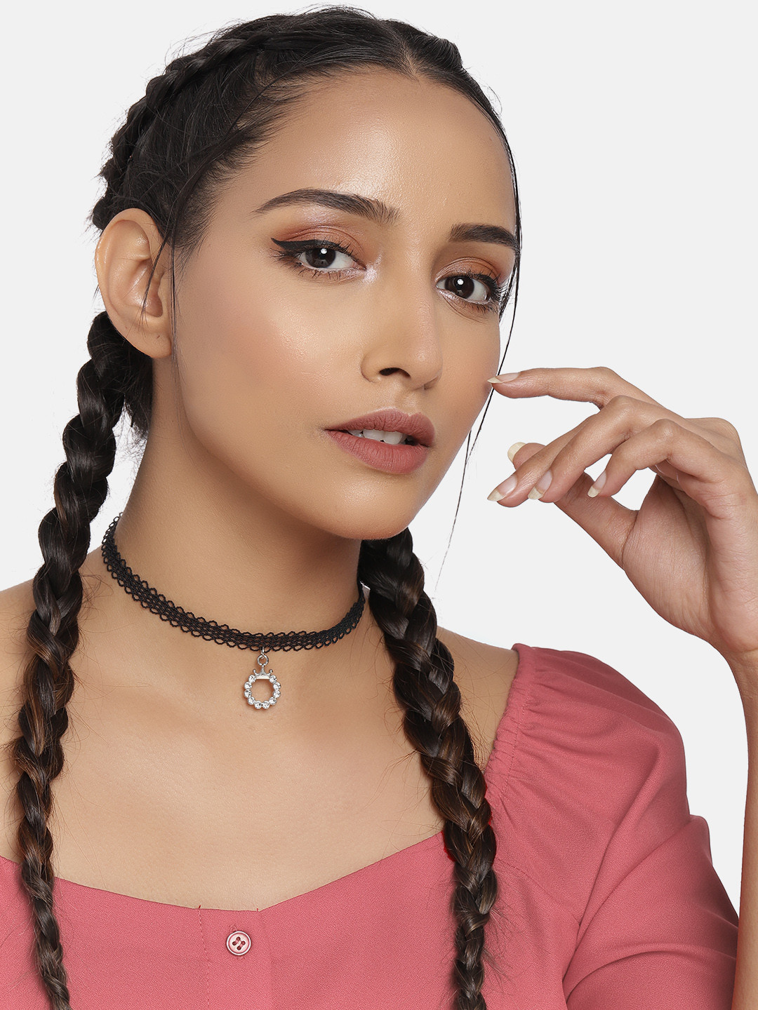 Choker necklace myntra clearance