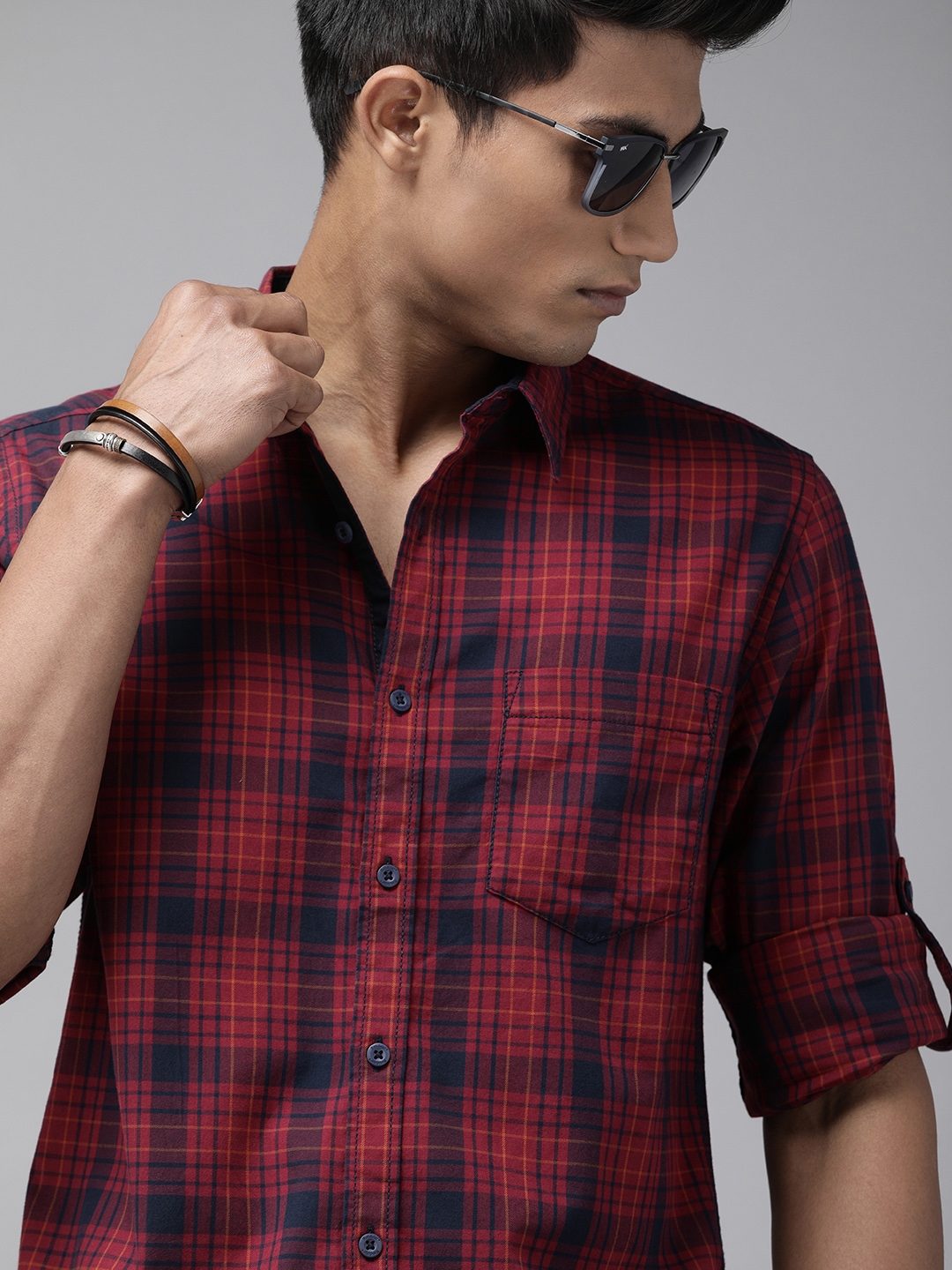 Buy The Roadster Lifestyle Co Men Maroon & Navy Blue Regular Fit 