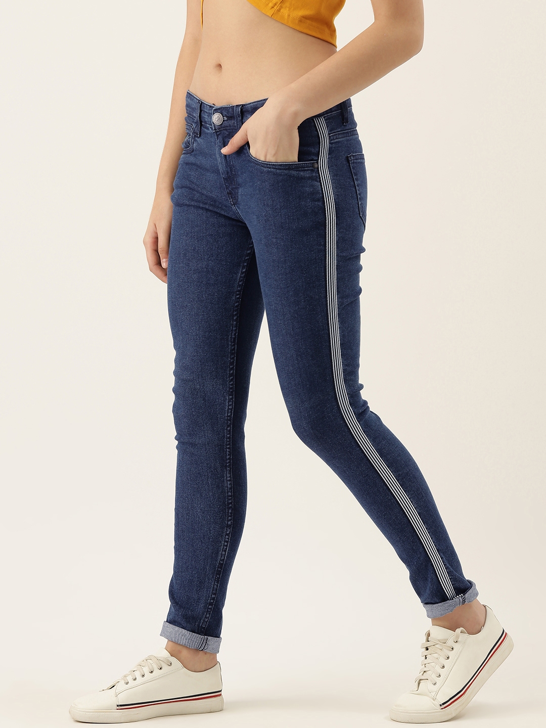 black jeans myntra